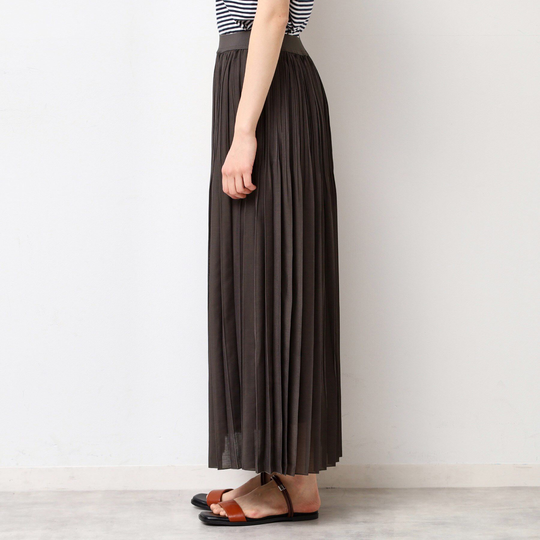 Dessin「【ウエストゴム・洗える】シアーランダムプリーツスカート」|スカート|