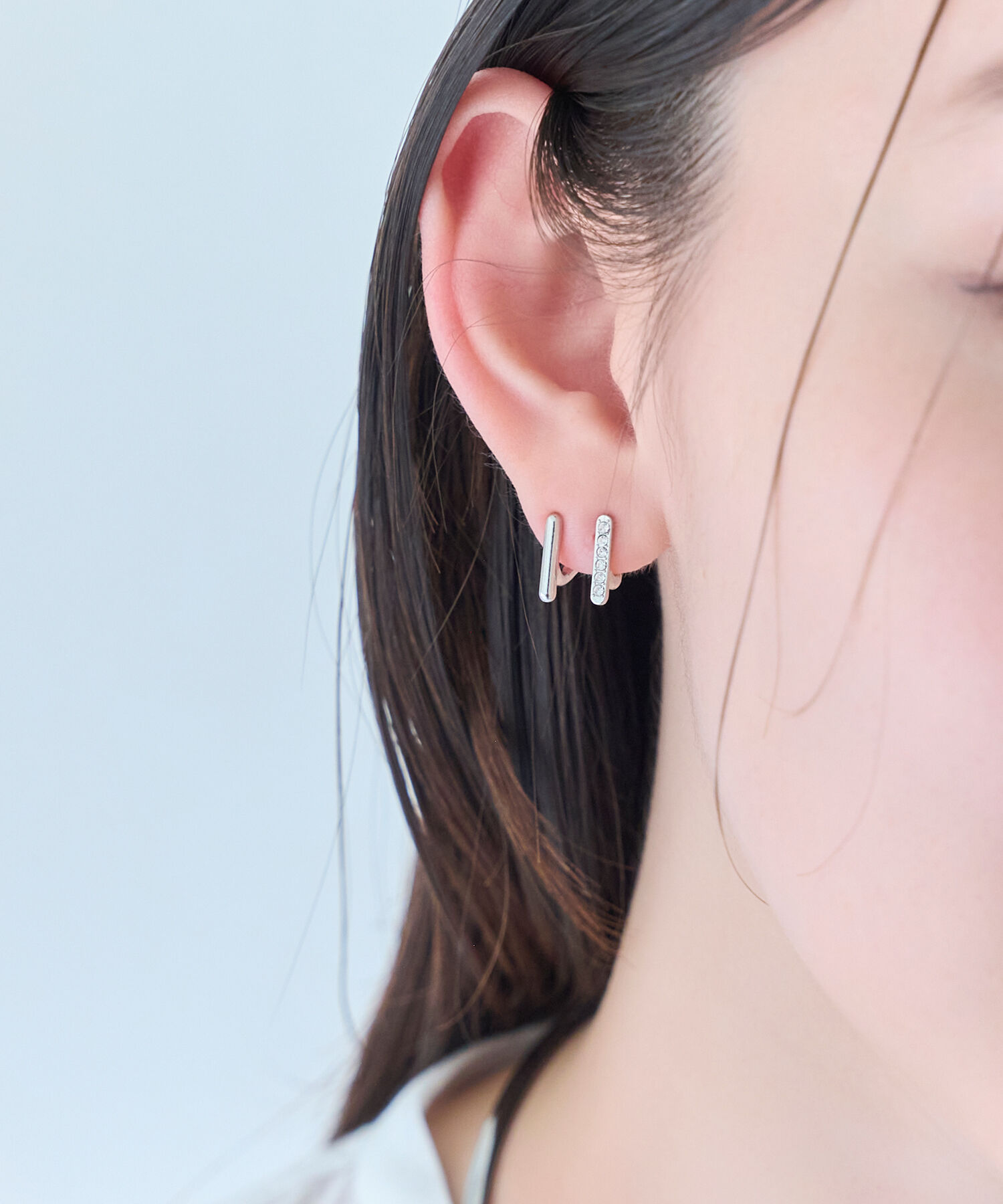 Phoebe「【痛くないシリーズ/金属アレルギー対応】ダブルラインビジューライトフィットイヤリング　シルバー」|イヤリング|