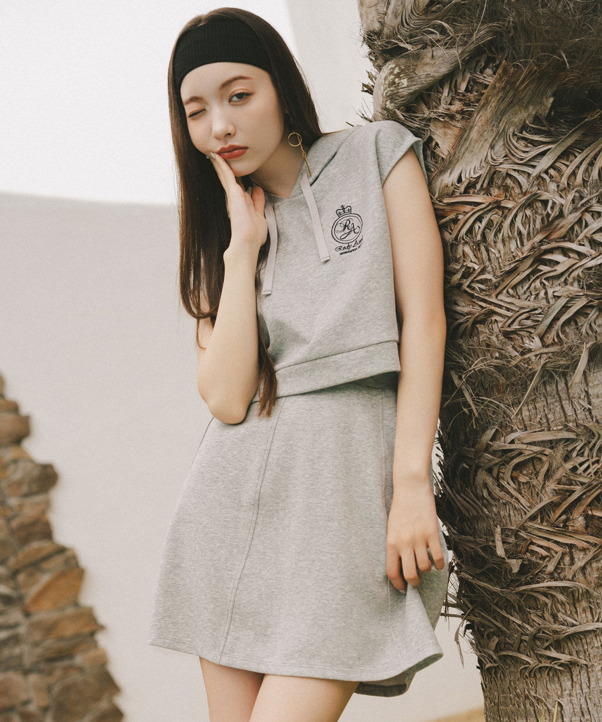 REDYAZEL「エンブレム刺繍フーディー&times;フレアスカートセットアップ」|ワンピース|ライトグレー