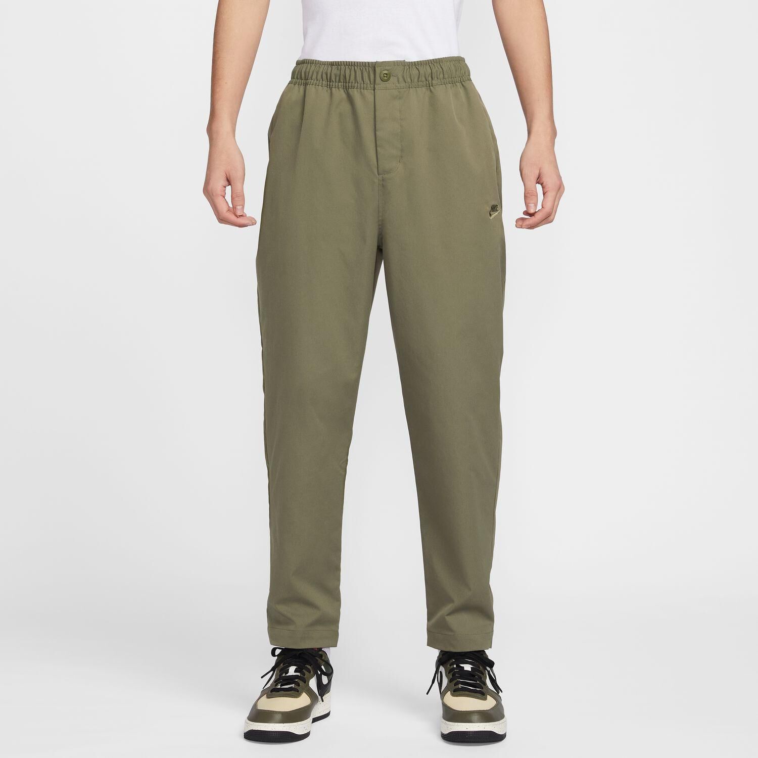 NIKE「【NIKE ｳｪｱ】M CLB WVN TAPER PANT」|チノ|カーキ