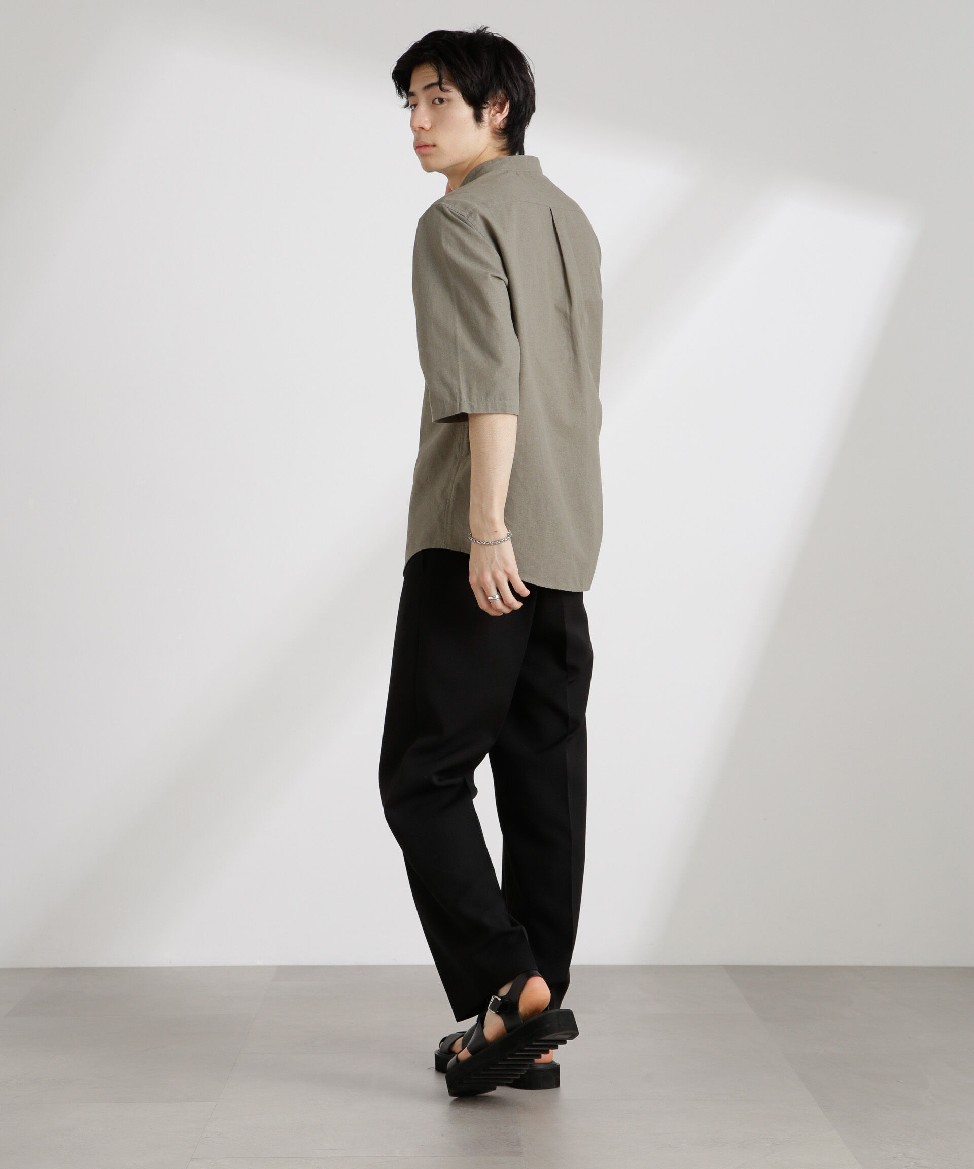 nano･universe「クールマックスリネンバンドカラー7分袖」|シャツ・ブラウス|