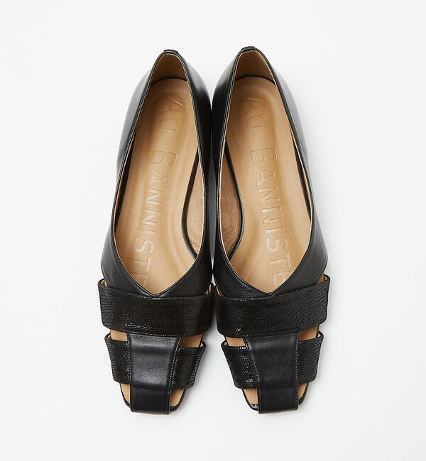 AU BANNISTER「グルカモチーフフラットパンプス」|パンプス|