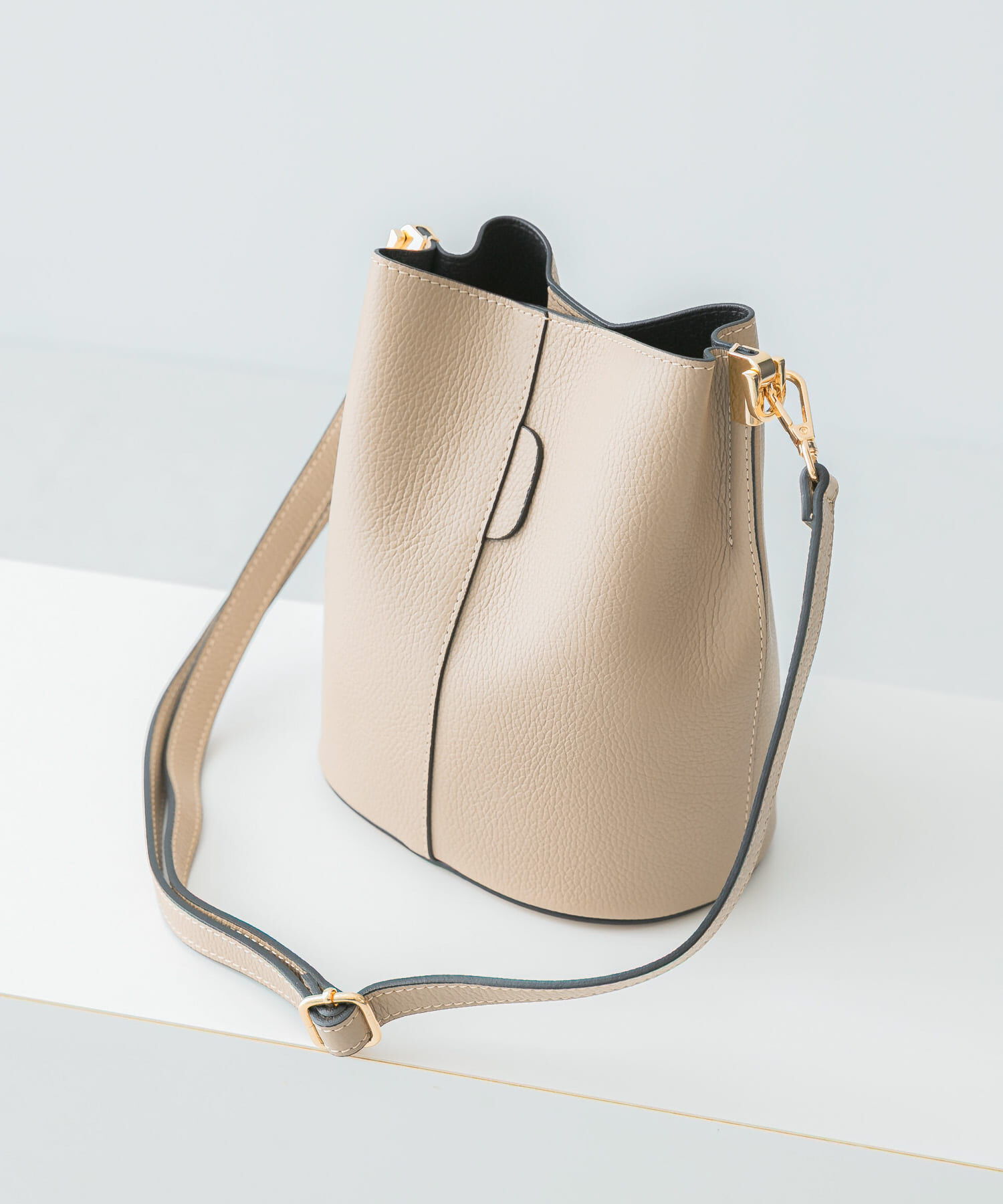 URBAN RESEARCH ROSSO「AULENTTI　ワンショルダーバッグ」|ショルダー・メッセンジャー|ベージュ系その他