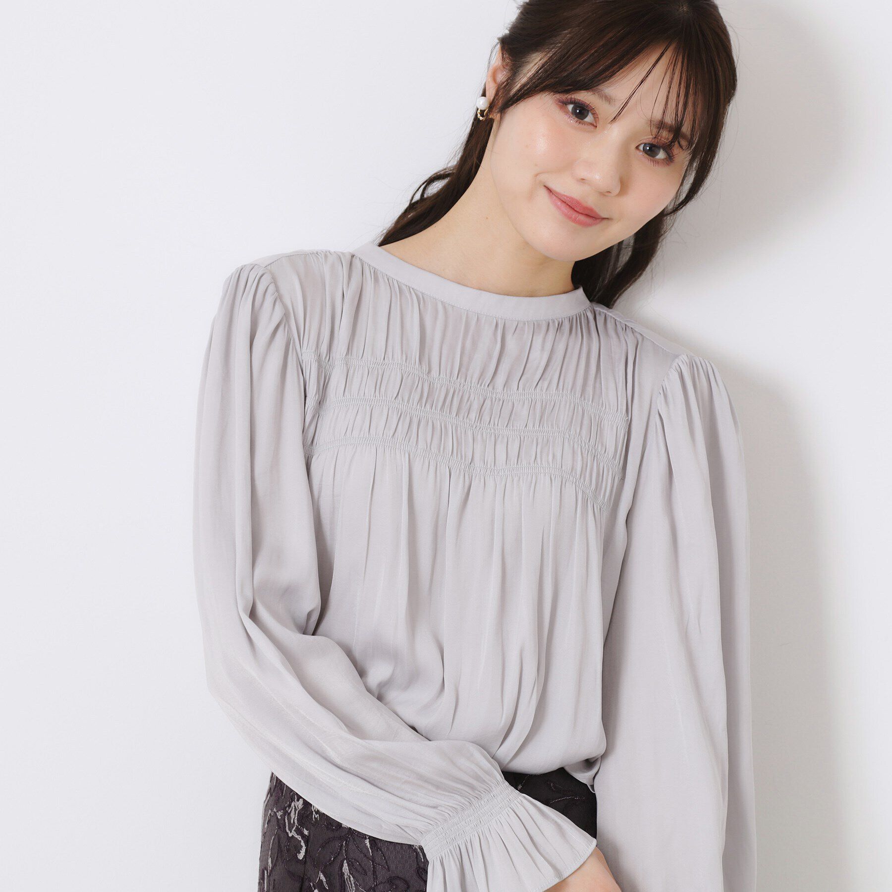 Couture broach「【通勤・大人可愛い】シャーリングギャザーブラウス」|シャツ・ブラウス|