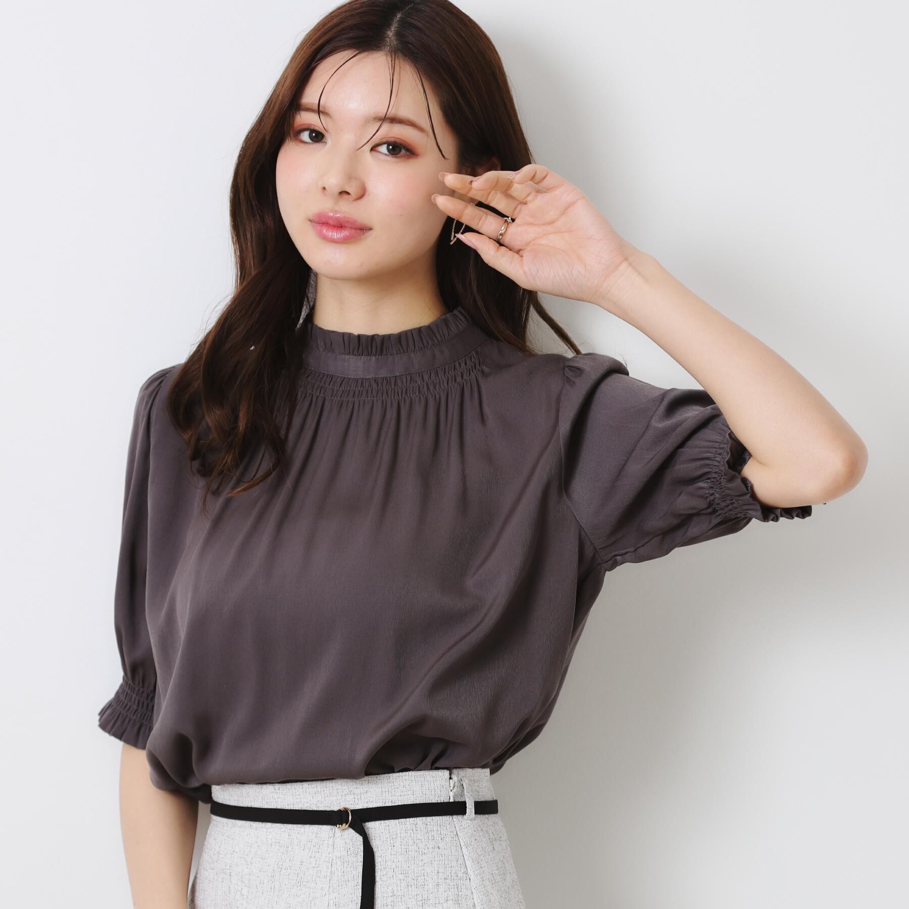 Couture broach「【SS～LLサイズ・二の腕カバー・通勤】RTピケシャーリングブラウス」|シャツ・ブラウス|チャコールグレー(0