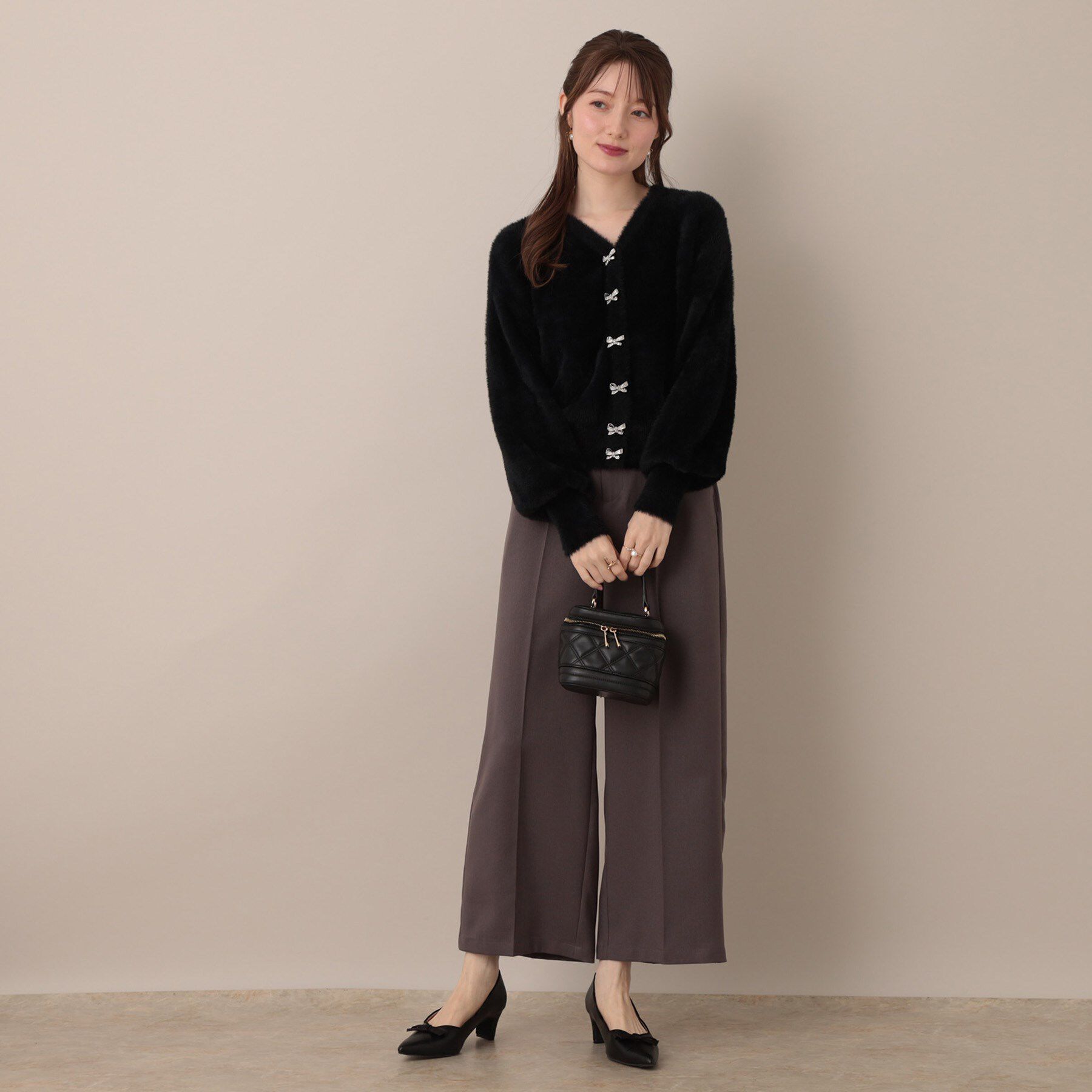 Couture broach「【高見え・大人可愛い】ビジューリボン釦 前後2WAYフェザーカーディガントップス」|カーディガン|