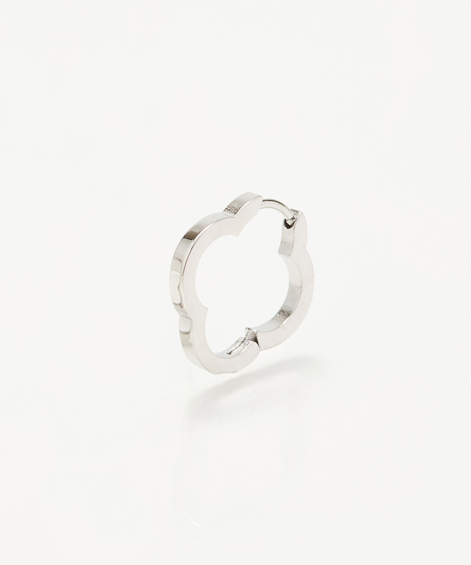 Phoebe「【金属アレルギー対応】フラワーワンタッチフープピアス　シルバー/サージカルステンレス（片耳）」|ピアス|シルバー