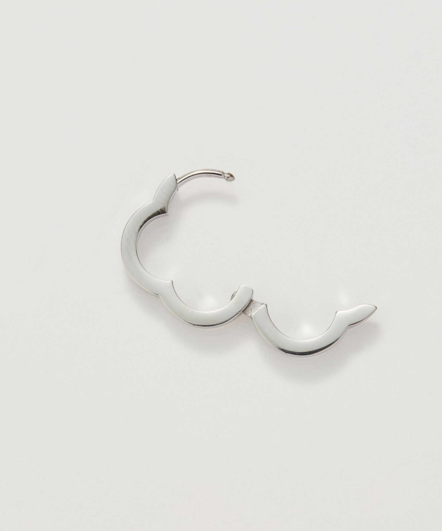 Phoebe「【金属アレルギー対応】フラワーワンタッチフープピアス　シルバー/サージカルステンレス（片耳）」|ピアス|