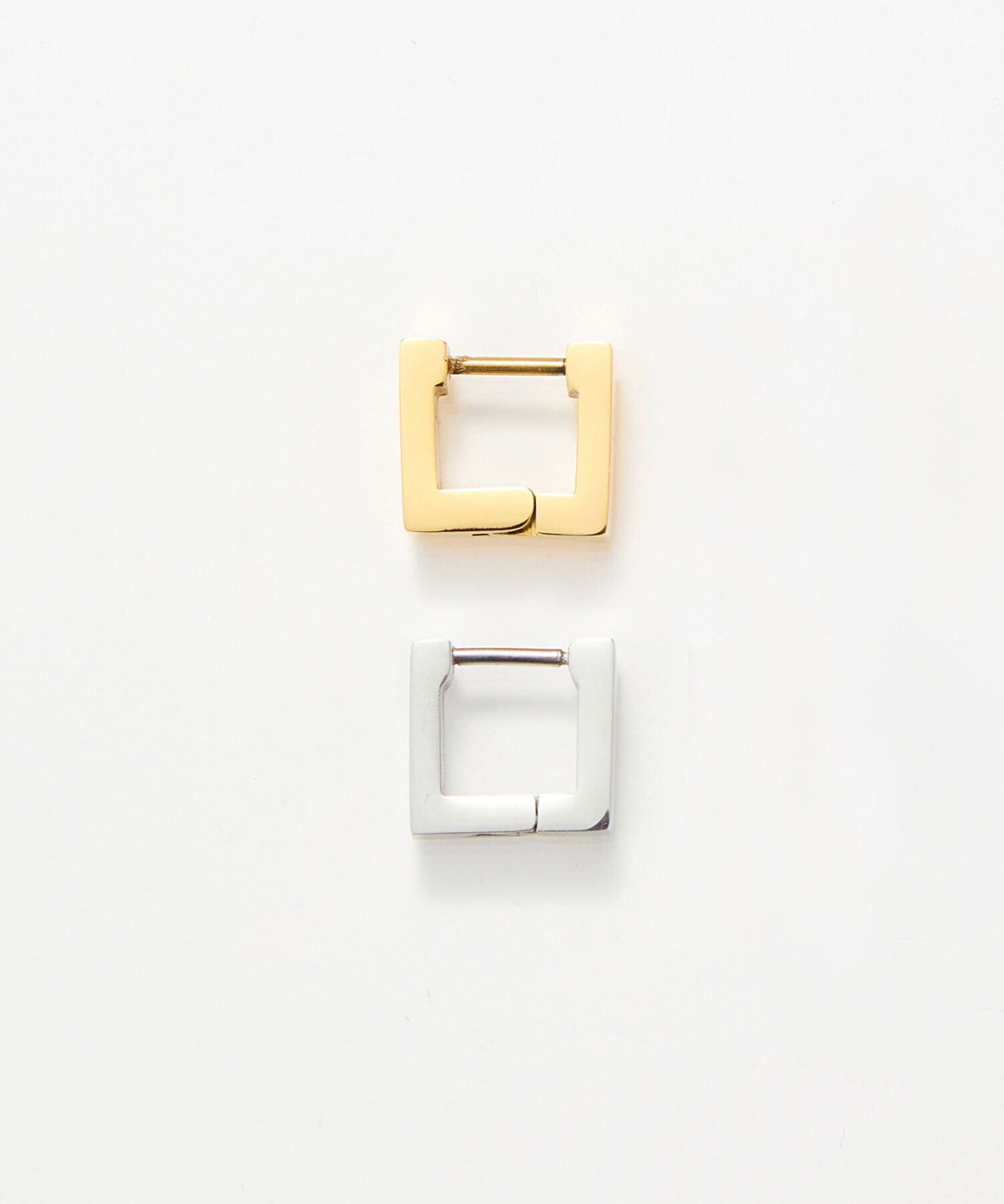 Phoebe「【金属アレルギー対応】ストレートスクエアフープピアス　シルバー/サージカルステンレス（片耳）」|ピアス|