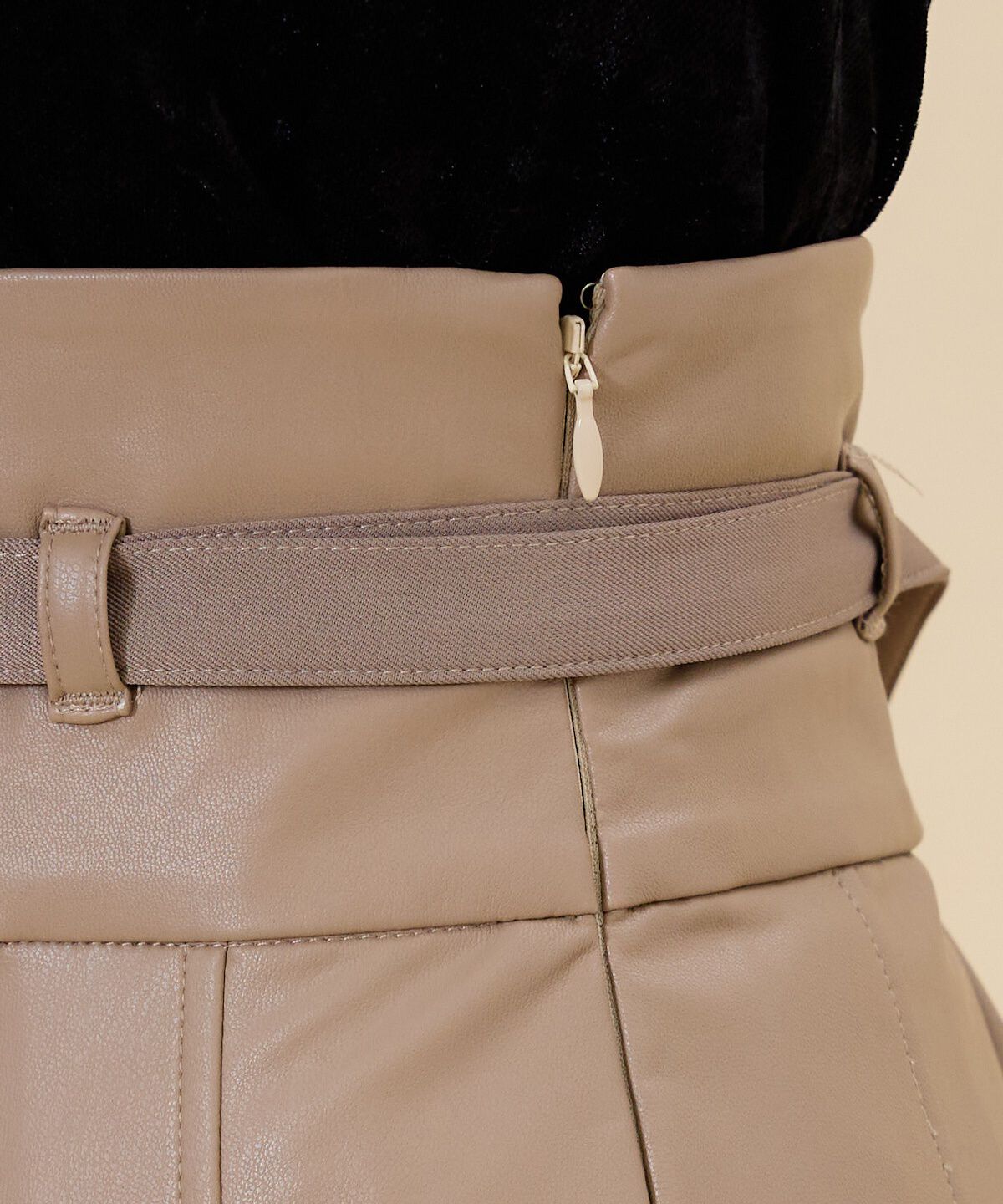 REDYAZEL「フェイクレザータックプリーツミニスカート」|フレア|