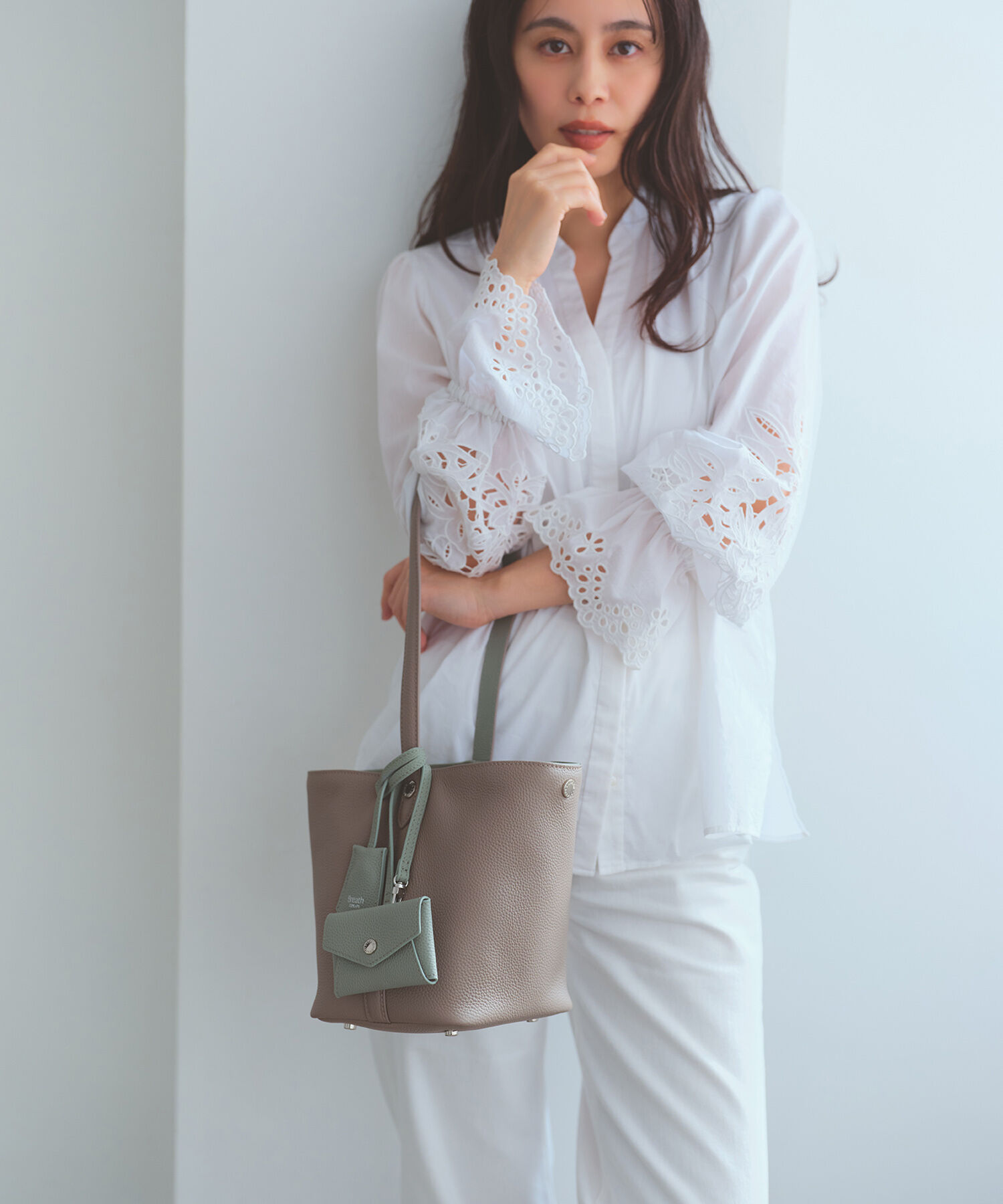 TOPKAPI BREATH「【Breath TOPKAPI】DUAL デュアル シュリンクレザー バイカラー 2way ワンハンドル ショルダーバッグ 」|ショルダー・メッセンジャー|グレージュ