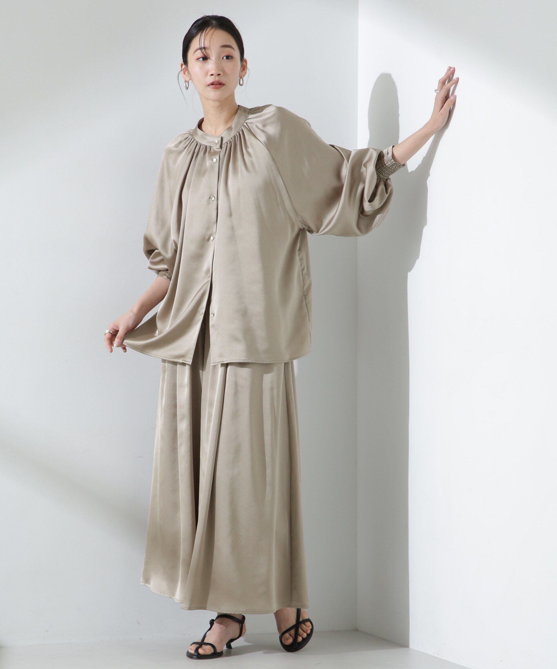 nano･universe「サテンギャザースカートパンツ（セットアップ可）」|チノ|モカベージュ7