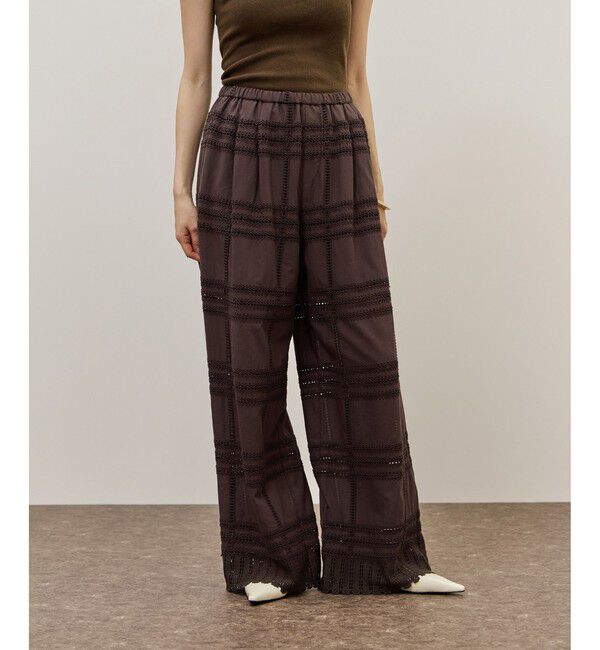 ADAM ET ROPE'「【一部WEB限定カラー】エンブロイダリーイージーパンツ」|チノ|