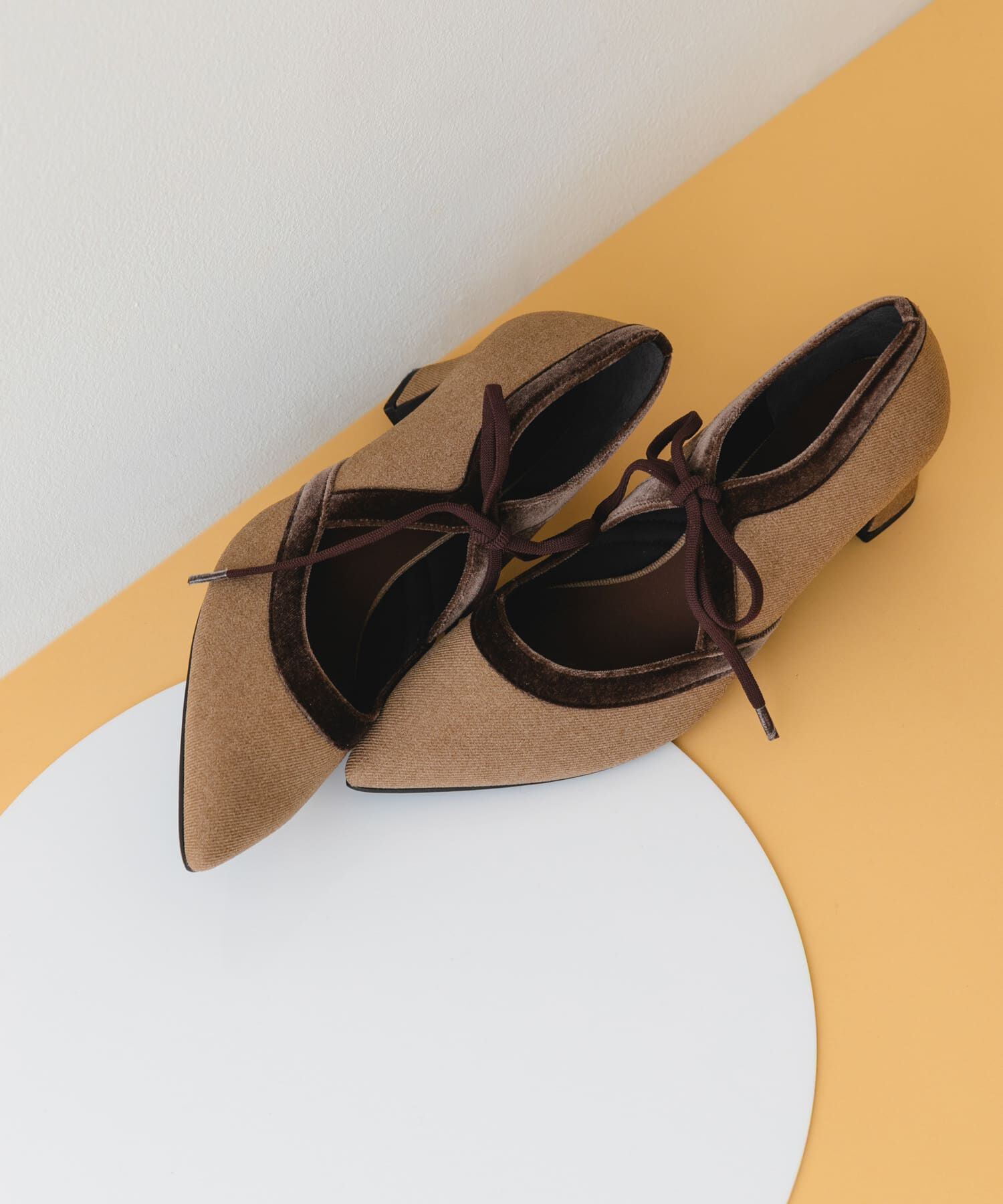 RODE SKO「『MADE IN JAPAN』チャンキーヒールリボンパンプス」|パンプス|モカ