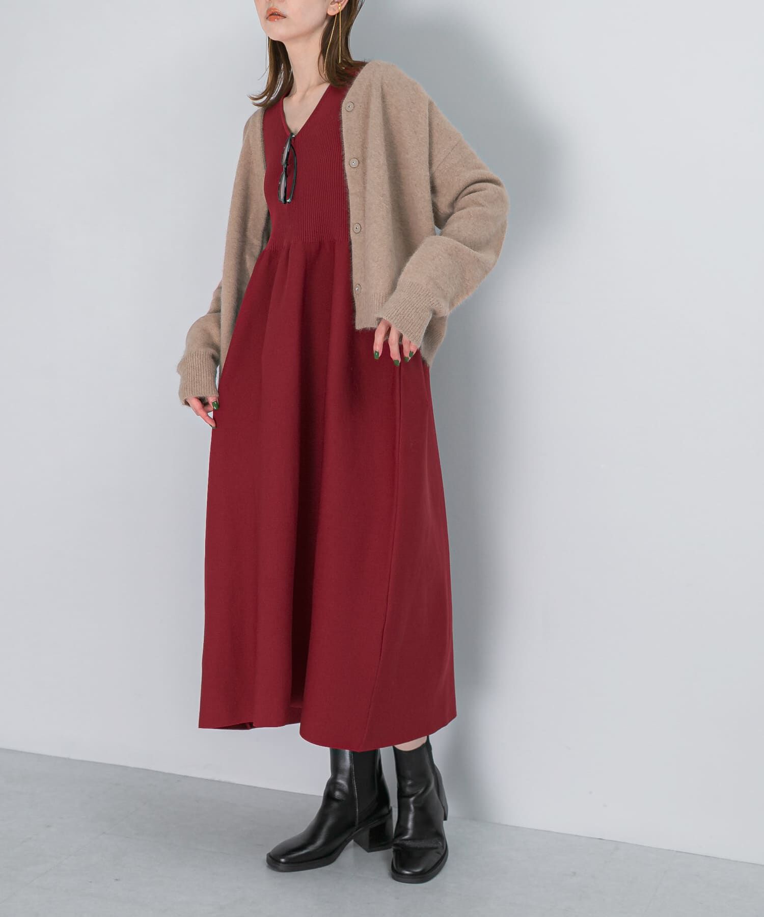 URBAN RESEARCH ROSSO「『WEB/一部店舗限定』フォルムシルエットVネックリブワンピース」|ワンピース|レッド