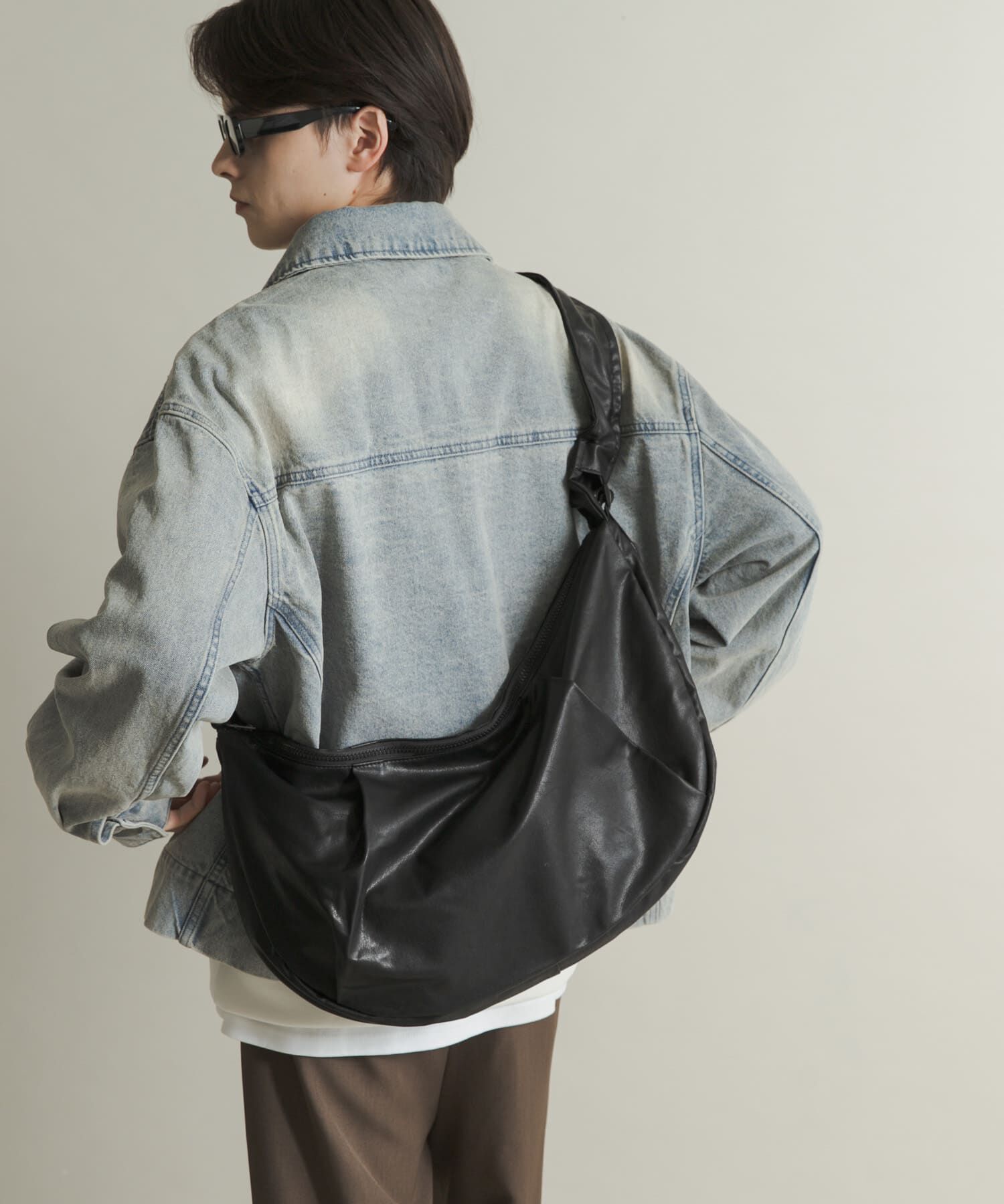 SENSE OF PLACE by URBAN RESEARCH「コクーンショルダーバッグ」|ショルダー・メッセンジャー|ブラック