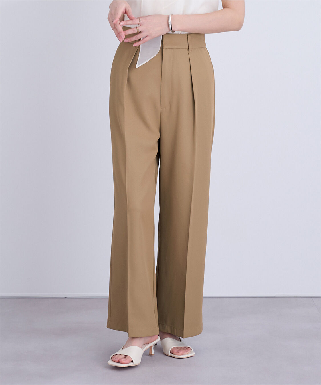 ur's「センタープレスタックワイドパンツ」|スラックス|キャメル