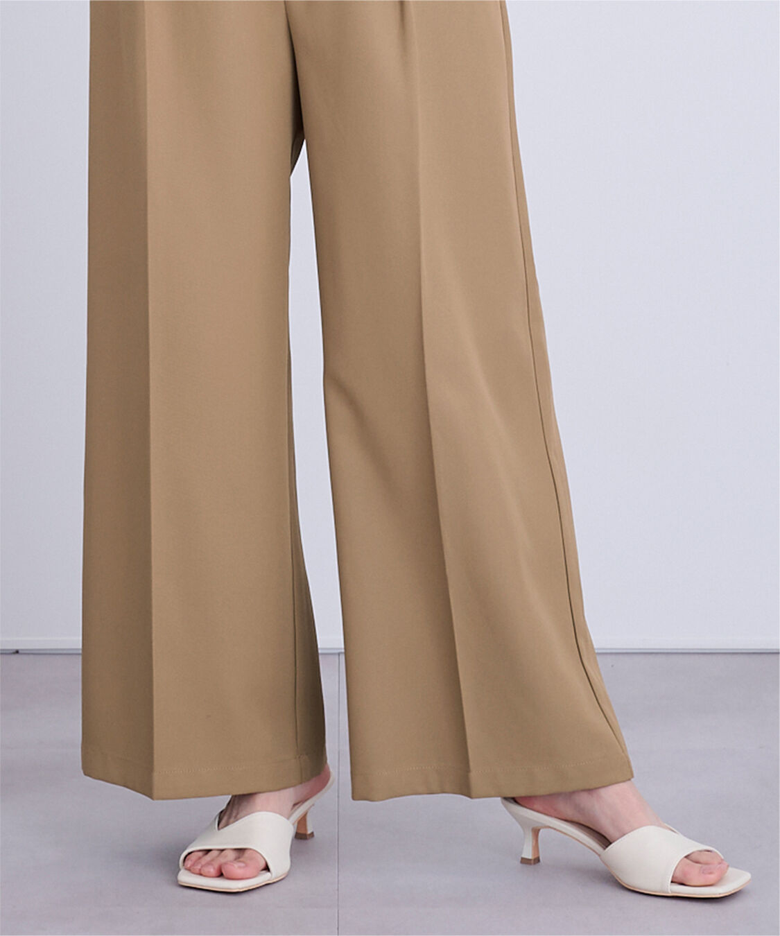 ur's「センタープレスタックワイドパンツ」|スラックス|