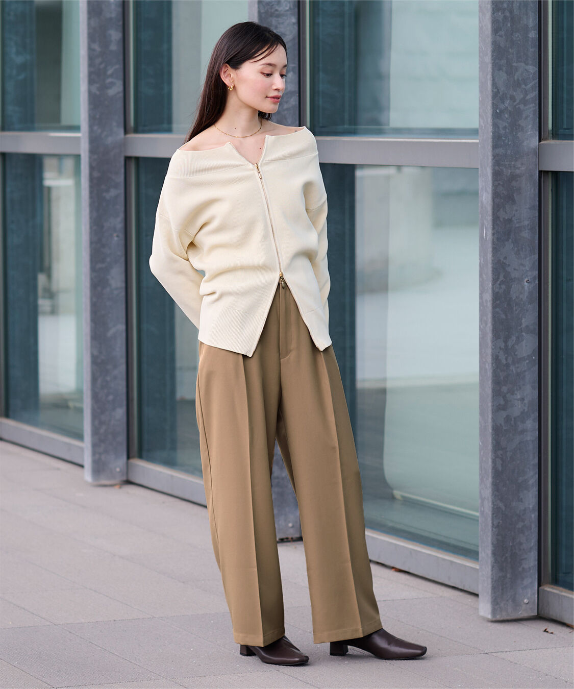 ur's「センタープレスタックワイドパンツ」|スラックス|