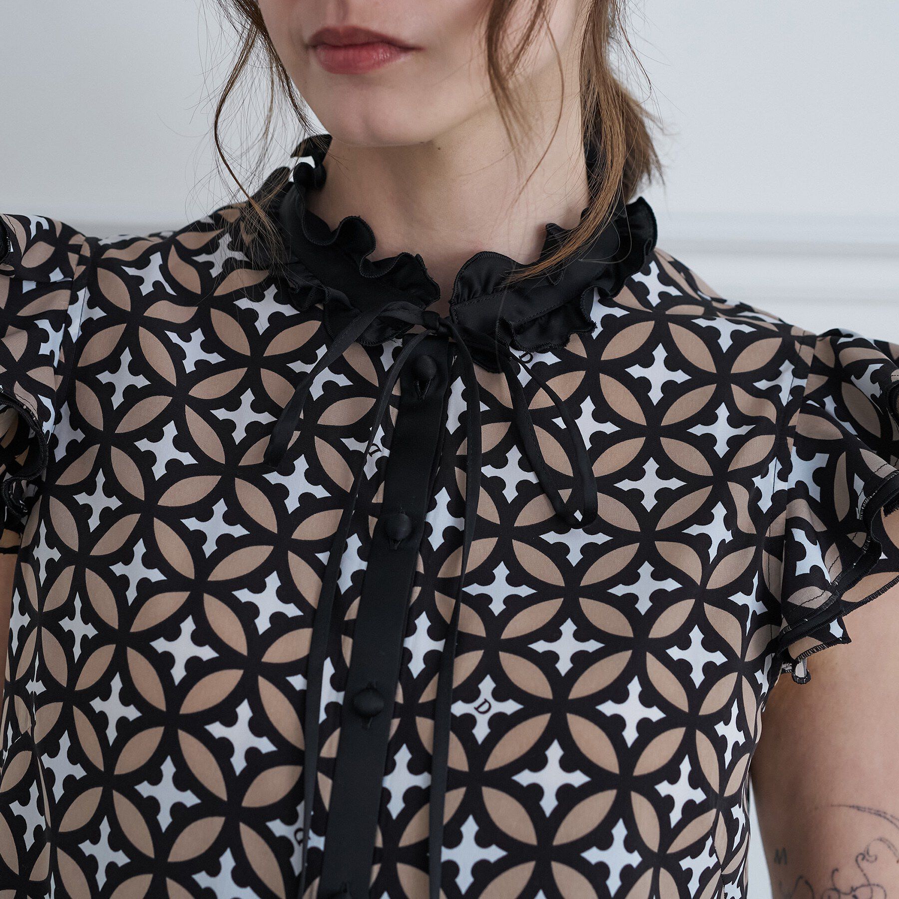 DRESSTERIOR「オーバーラップウィングスリーブ」|シャツ・ブラウス|