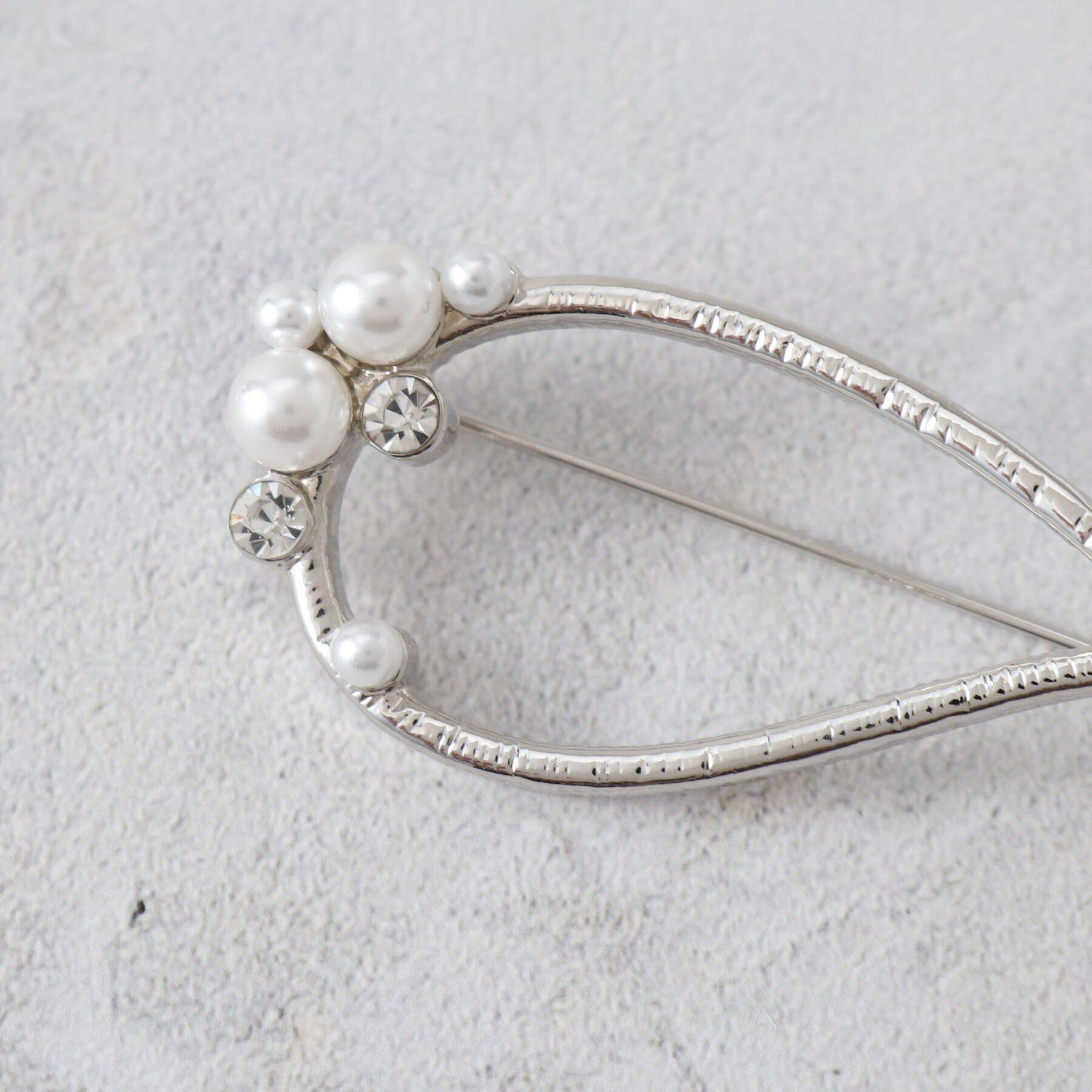 grove「細メタルパール調ビジューブローチ【入卒対応可】」|ブローチ・コサージュ|