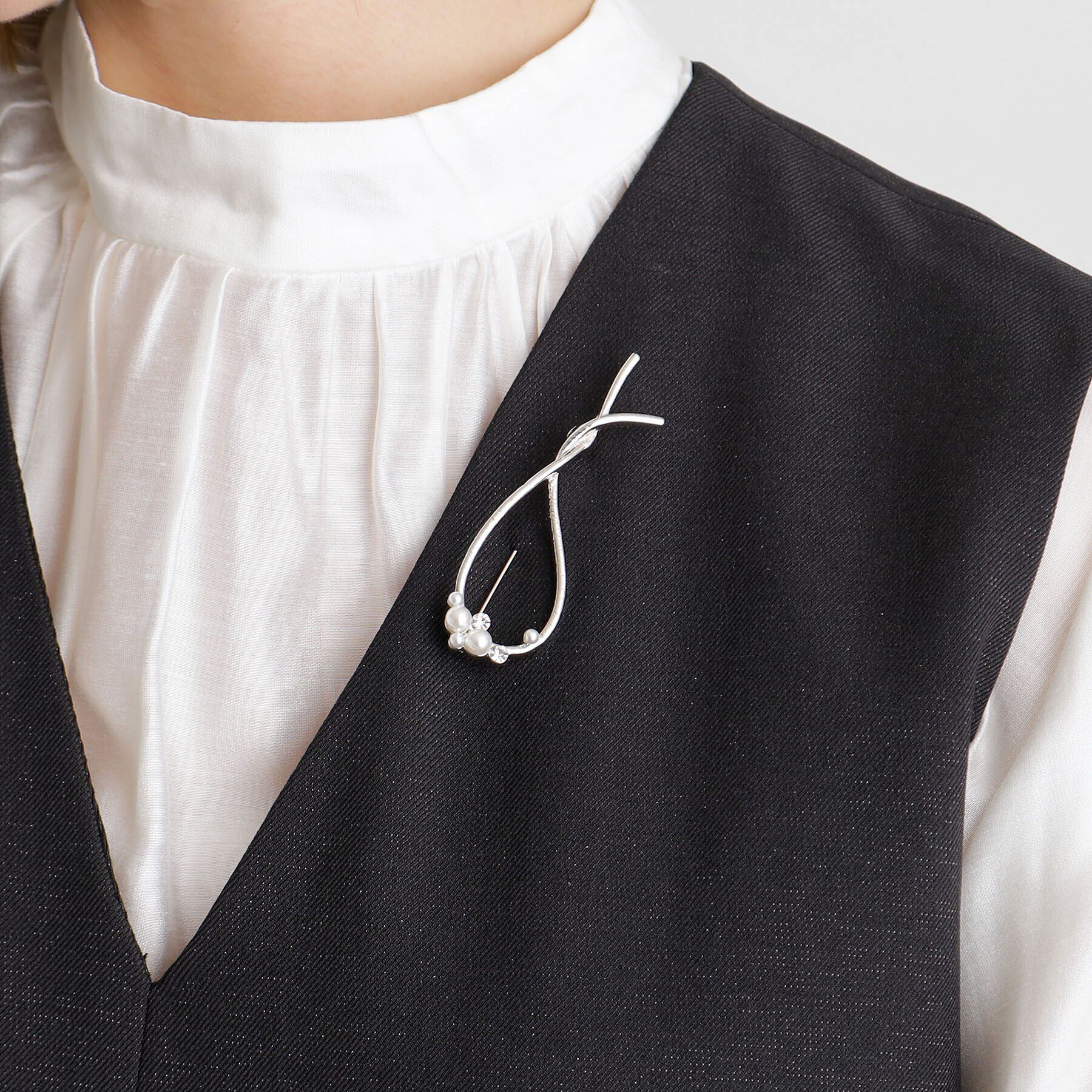 grove「細メタルパール調ビジューブローチ【入卒対応可】」|ブローチ・コサージュ|