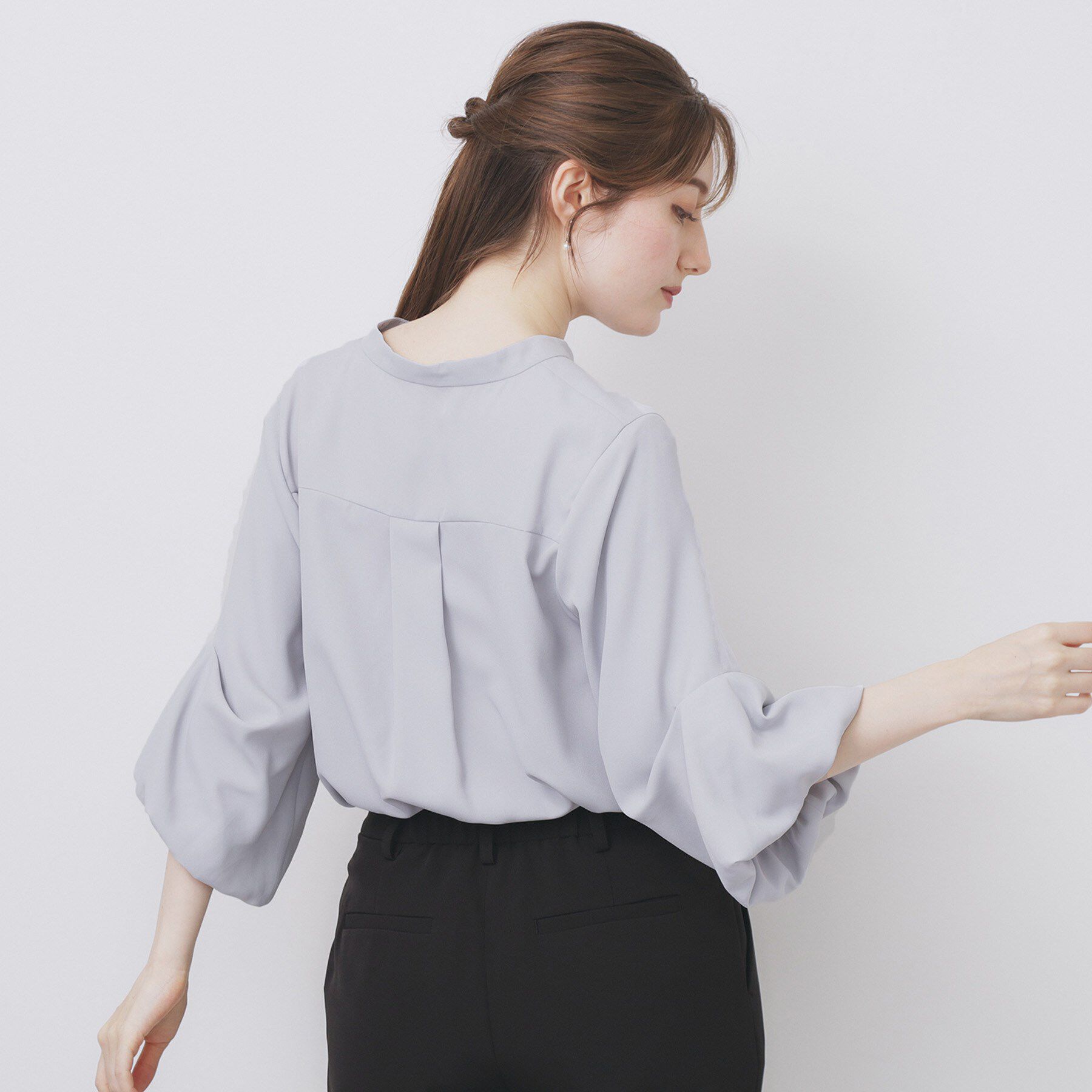 index「スキッパーバルーンスリーブブラウス【洗濯機洗い可/イージーアイロン】」|シャツ・ブラウス|