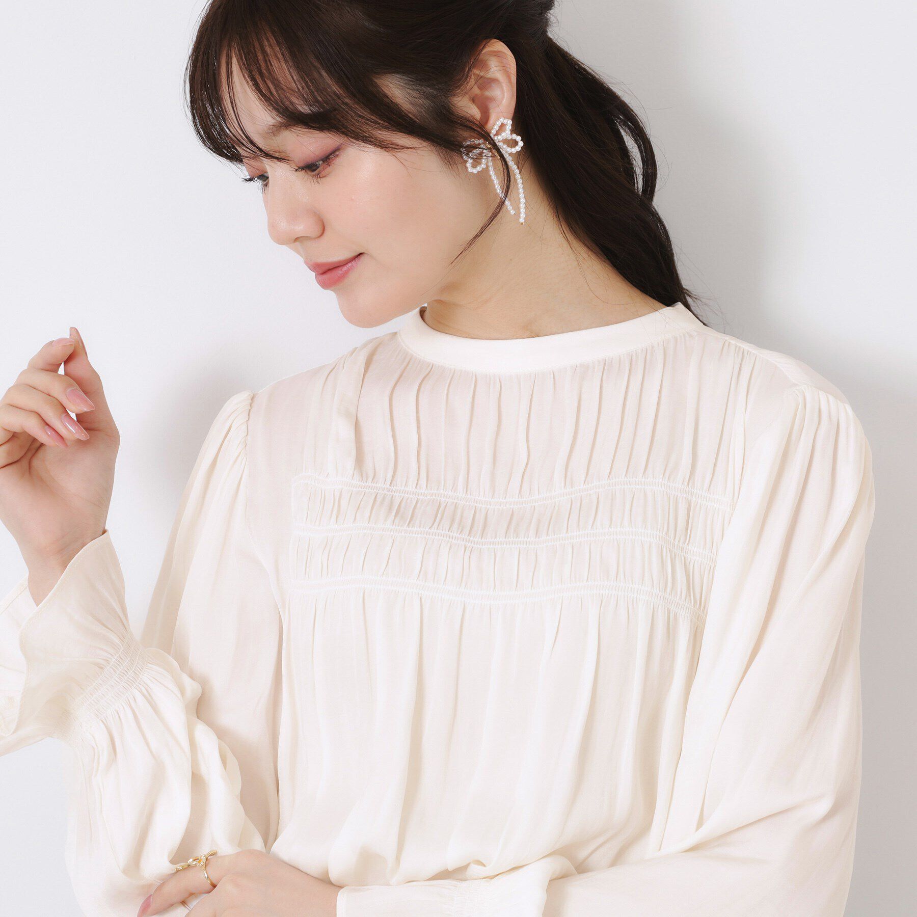 Couture broach「【通勤・大人可愛い】シャーリングギャザーブラウス」|シャツ・ブラウス|