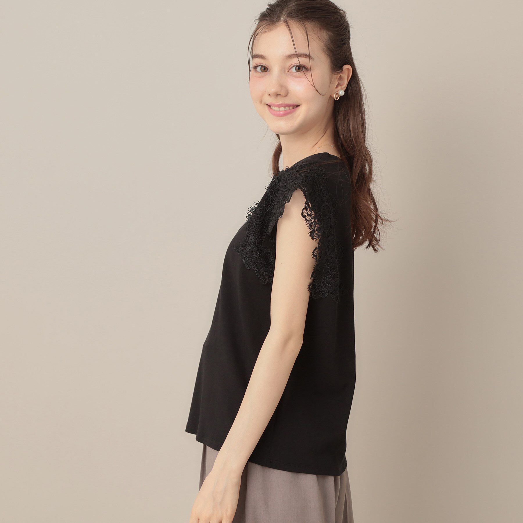 Couture broach「【マシンウォッシャブル・UVケア・接触冷感】フレンチ肩レースカットソー」|Tシャツ・カットソー|