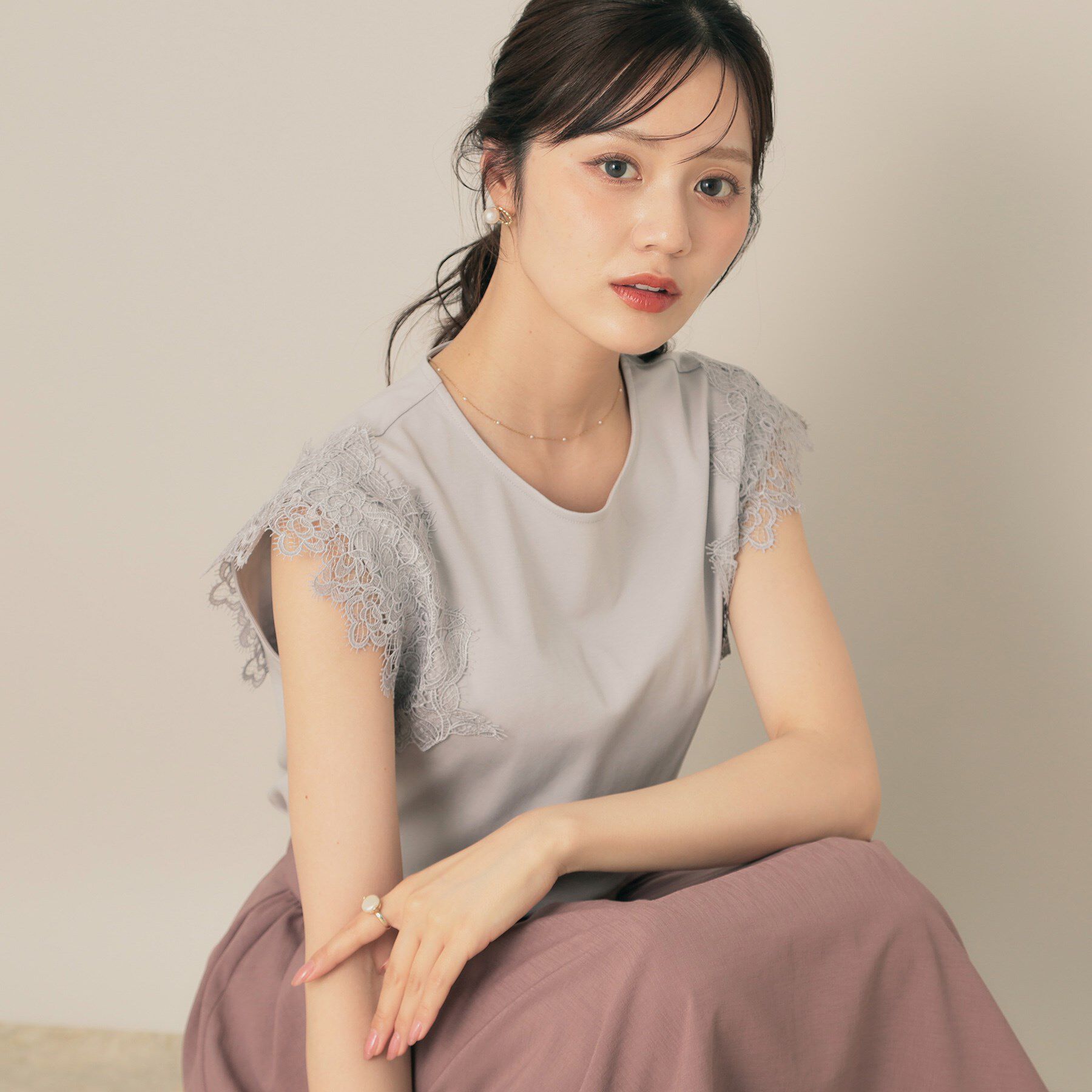 Couture broach「【マシンウォッシャブル・UVケア・接触冷感】フレンチ肩レースカットソー」|Tシャツ・カットソー|ライトグレー(011