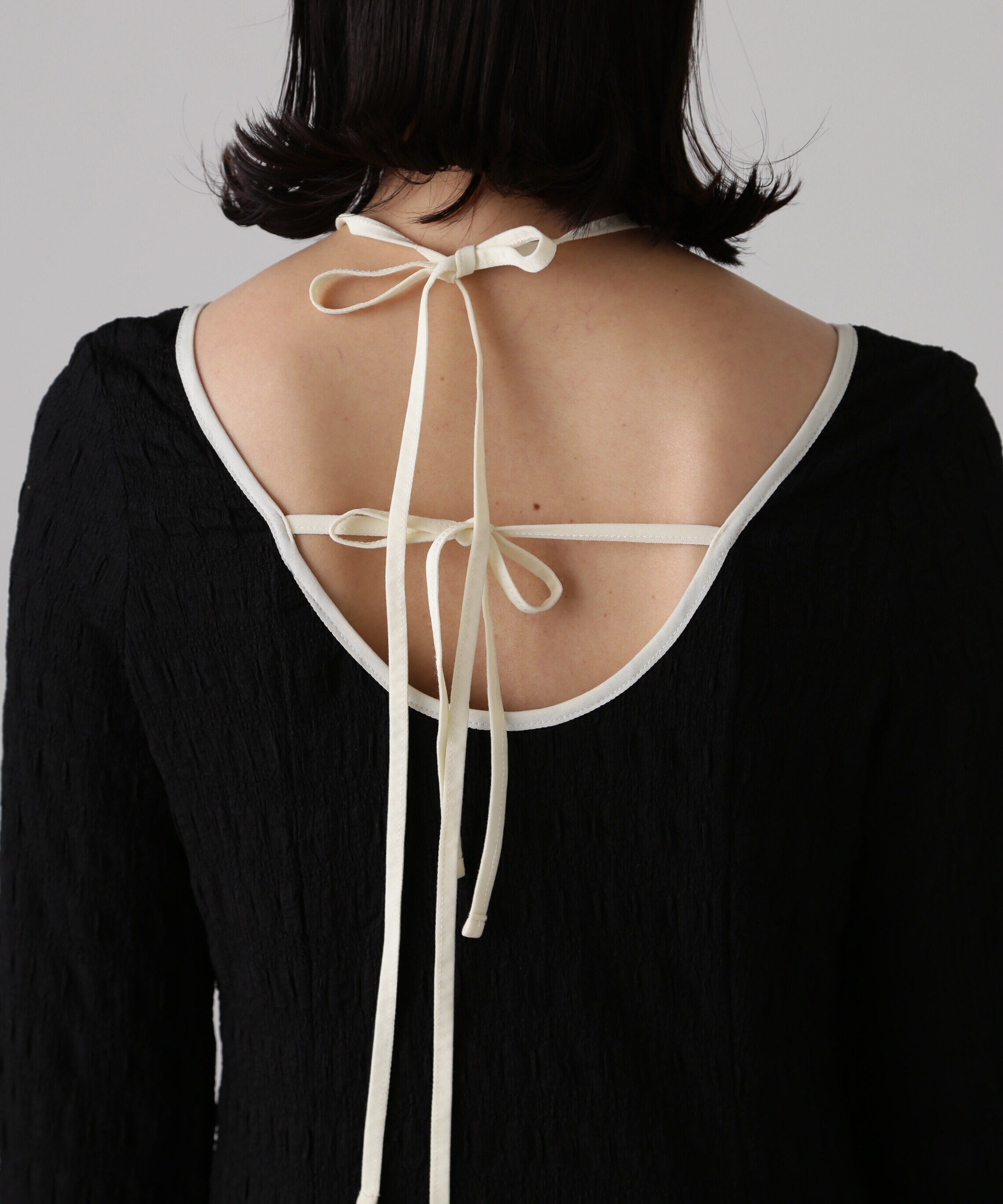  「カットアウトホルターネックワンピース」|ワンピース|