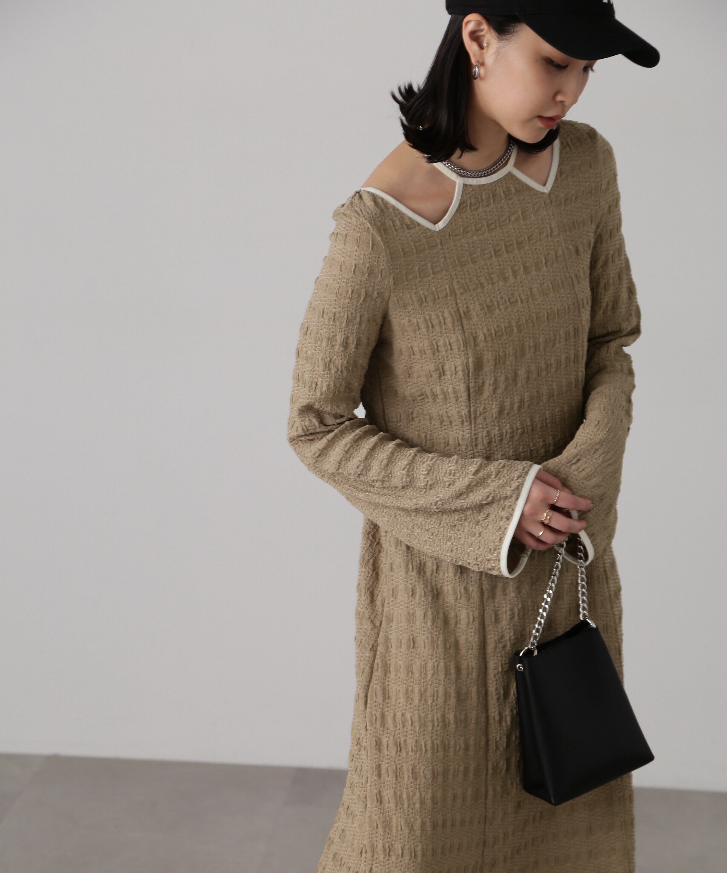  「カットアウトホルターネックワンピース」|ワンピース|