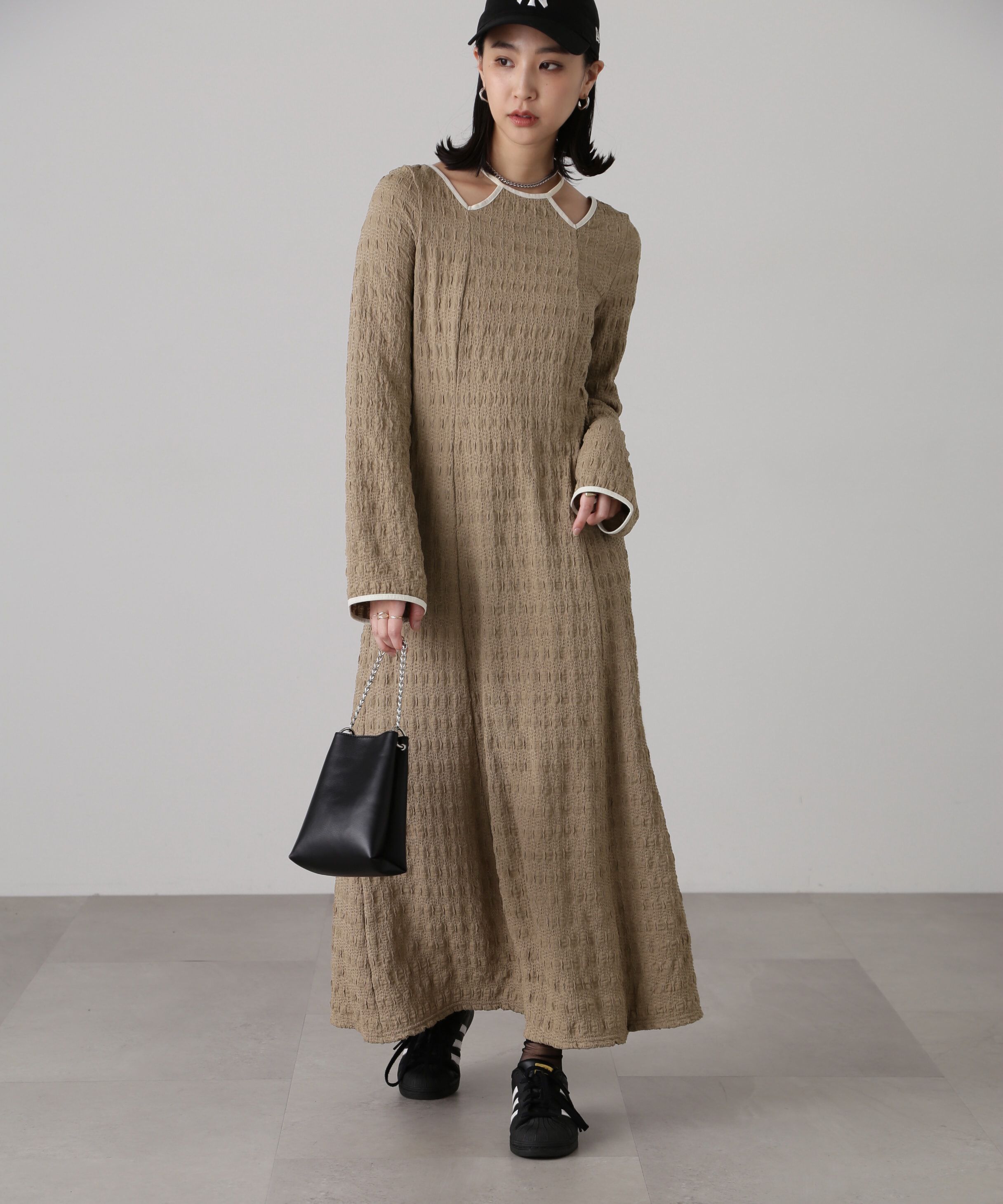  「カットアウトホルターネックワンピース」|ワンピース|