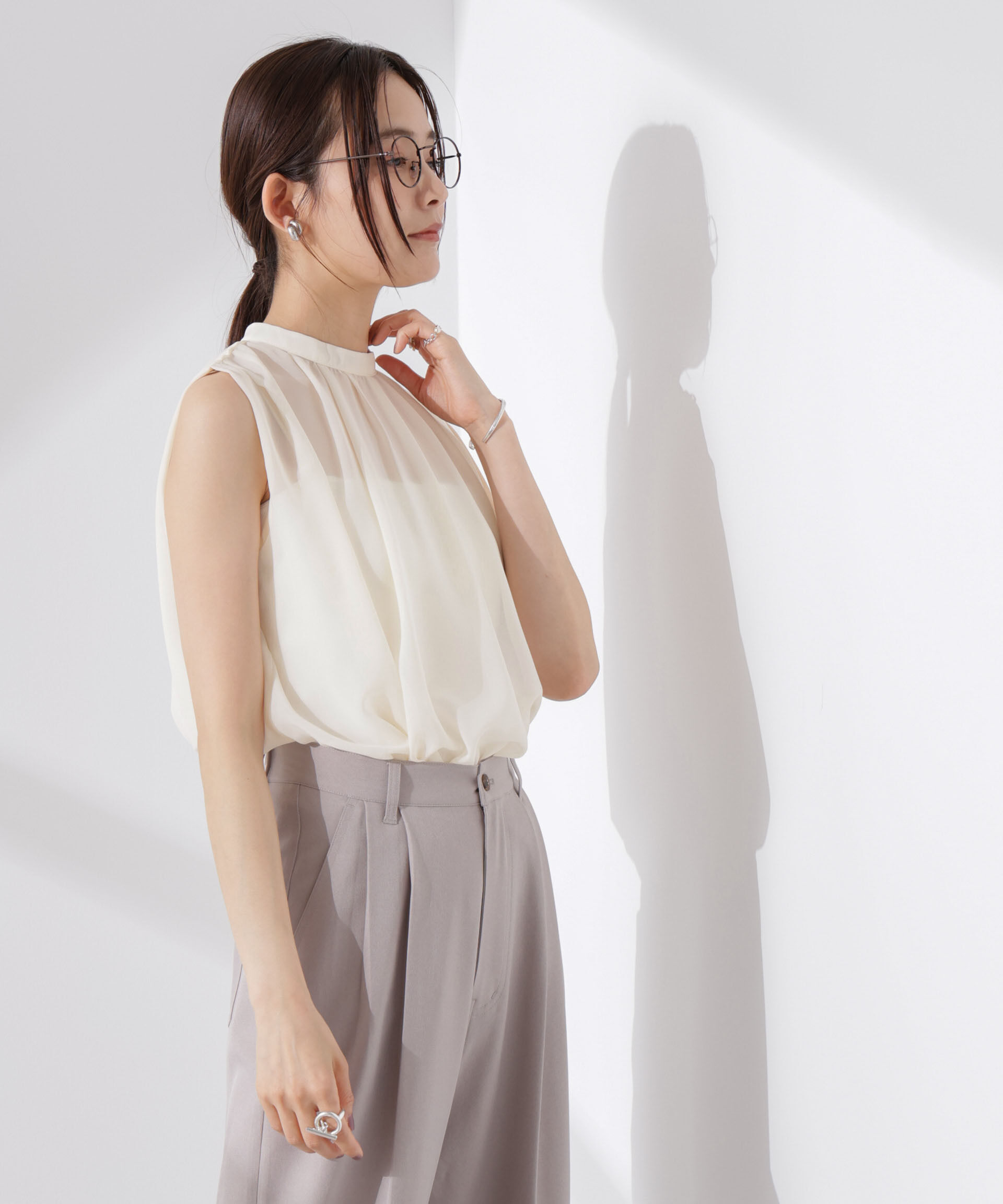 nano･universe「シアージョーゼットギャザーノースリーブブラウス」|シャツ・ブラウス|