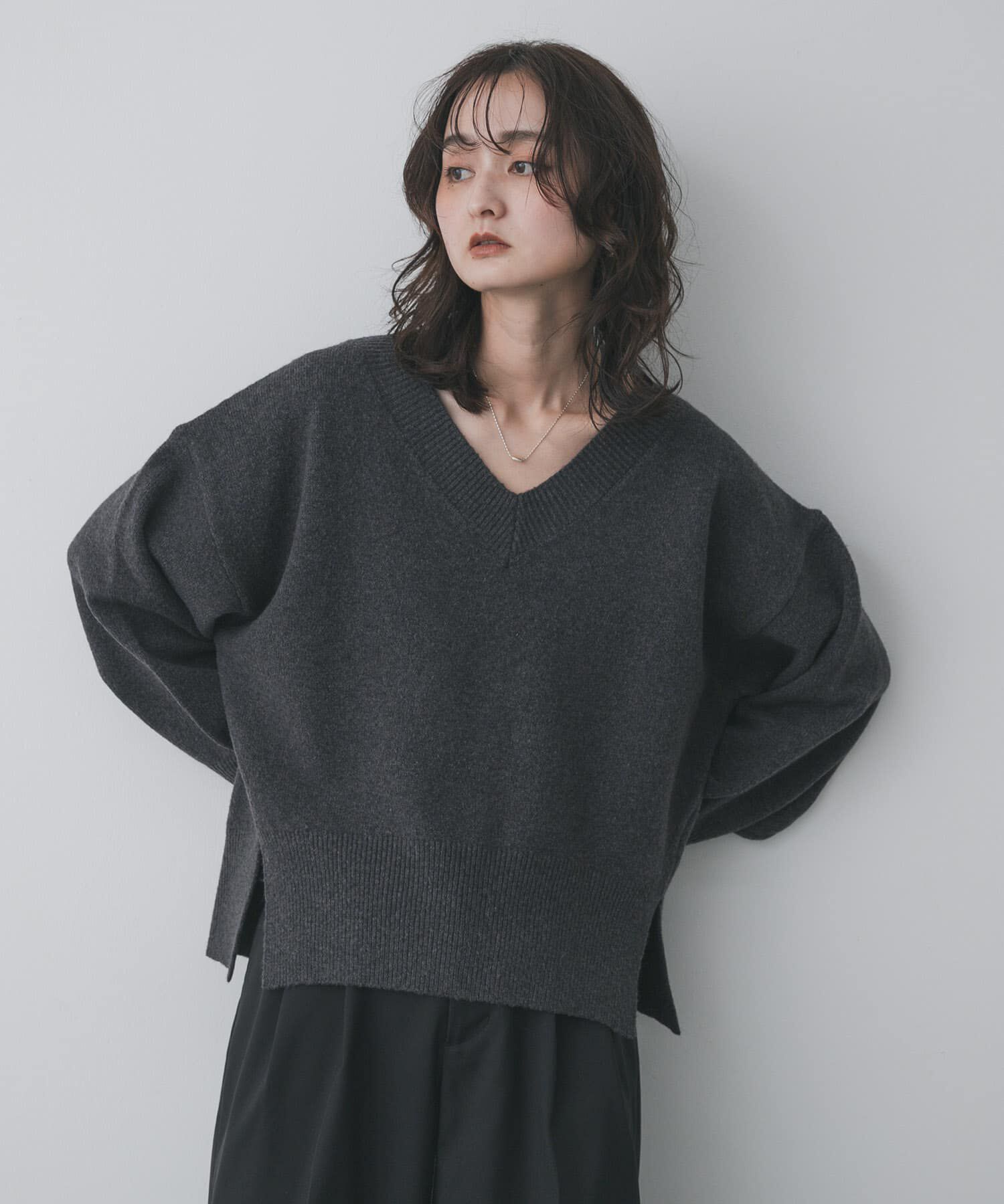 SENSE OF PLACE by URBAN RESEARCH「『洗濯可』サイドスリットVネックニット」|ニット・セーター|