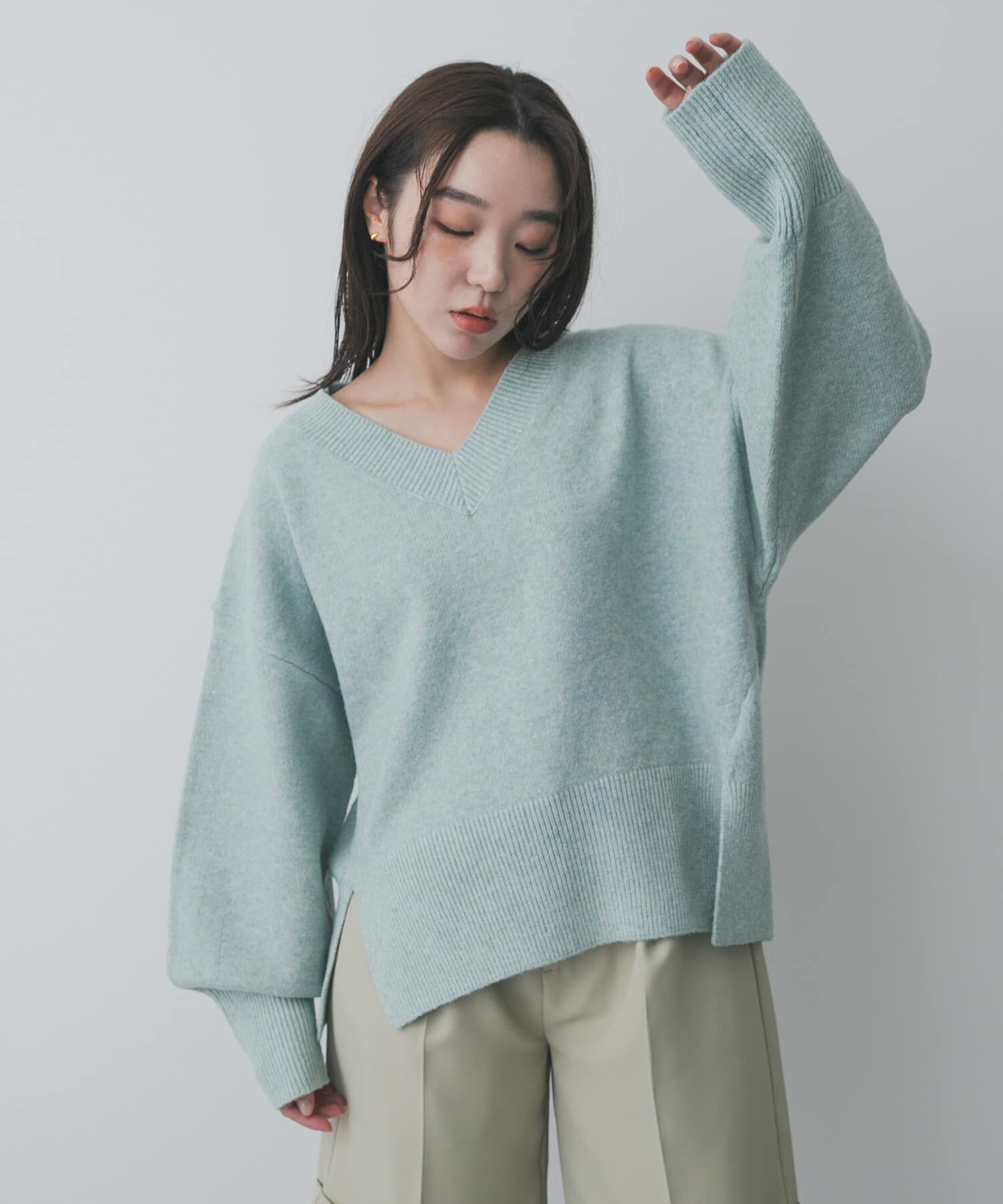 SENSE OF PLACE by URBAN RESEARCH「『洗濯可』サイドスリットVネックニット」|ニット・セーター|