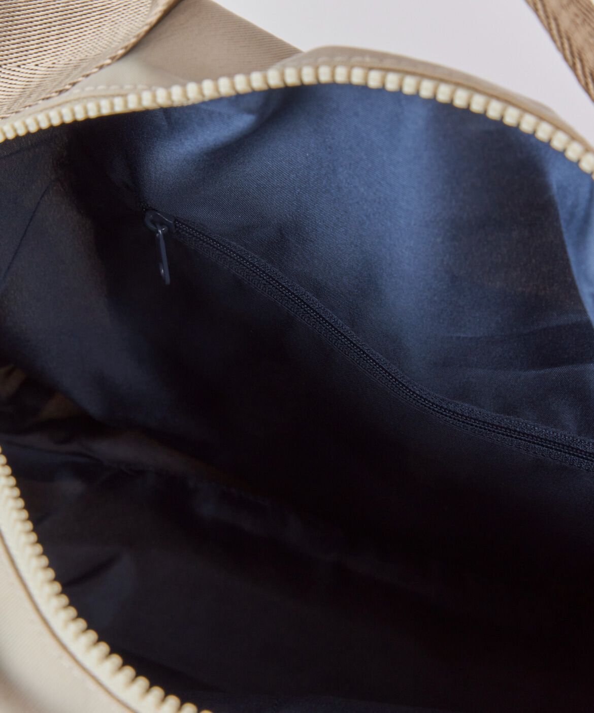 DAY by DAY it&rsquo;s international「撥水ショルダーバッグ/A4対応《COOCO/クーコ》」|ショルダー・メッセンジャー|