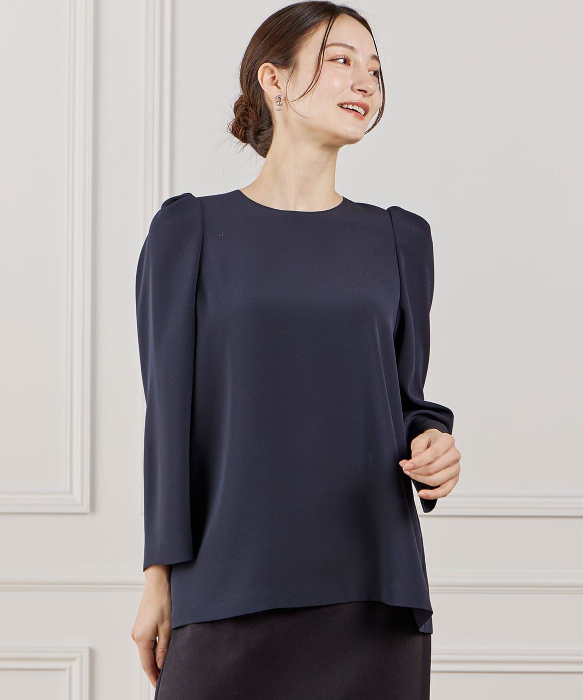 INED「《大きいサイズ》袖タックブラウス」|シャツ・ブラウス|ネイビー