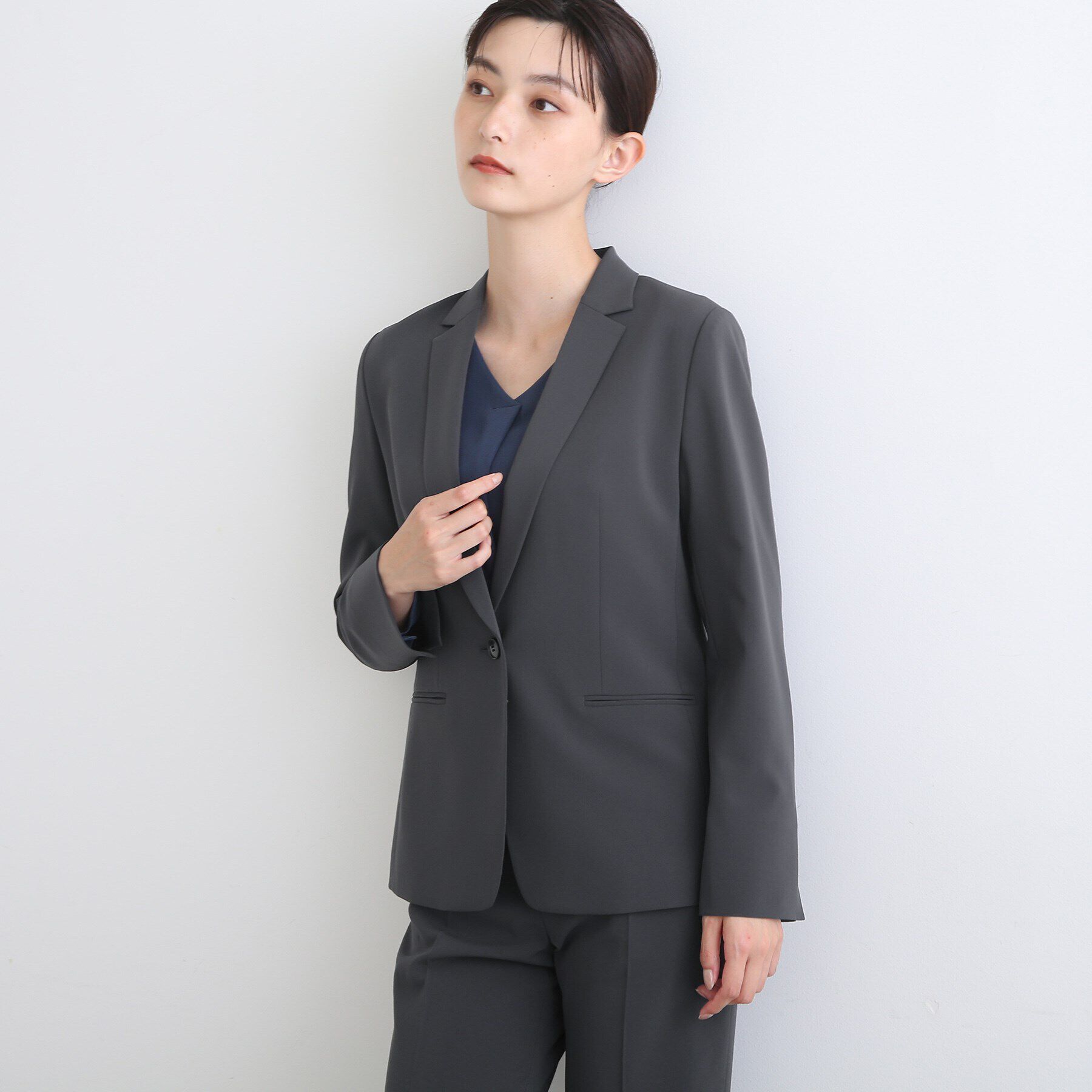 INDIVI「【洗える/通勤/UVケア/日本製】ストレッチテーラードジャケット」|スーツ|チャコールグレー(0