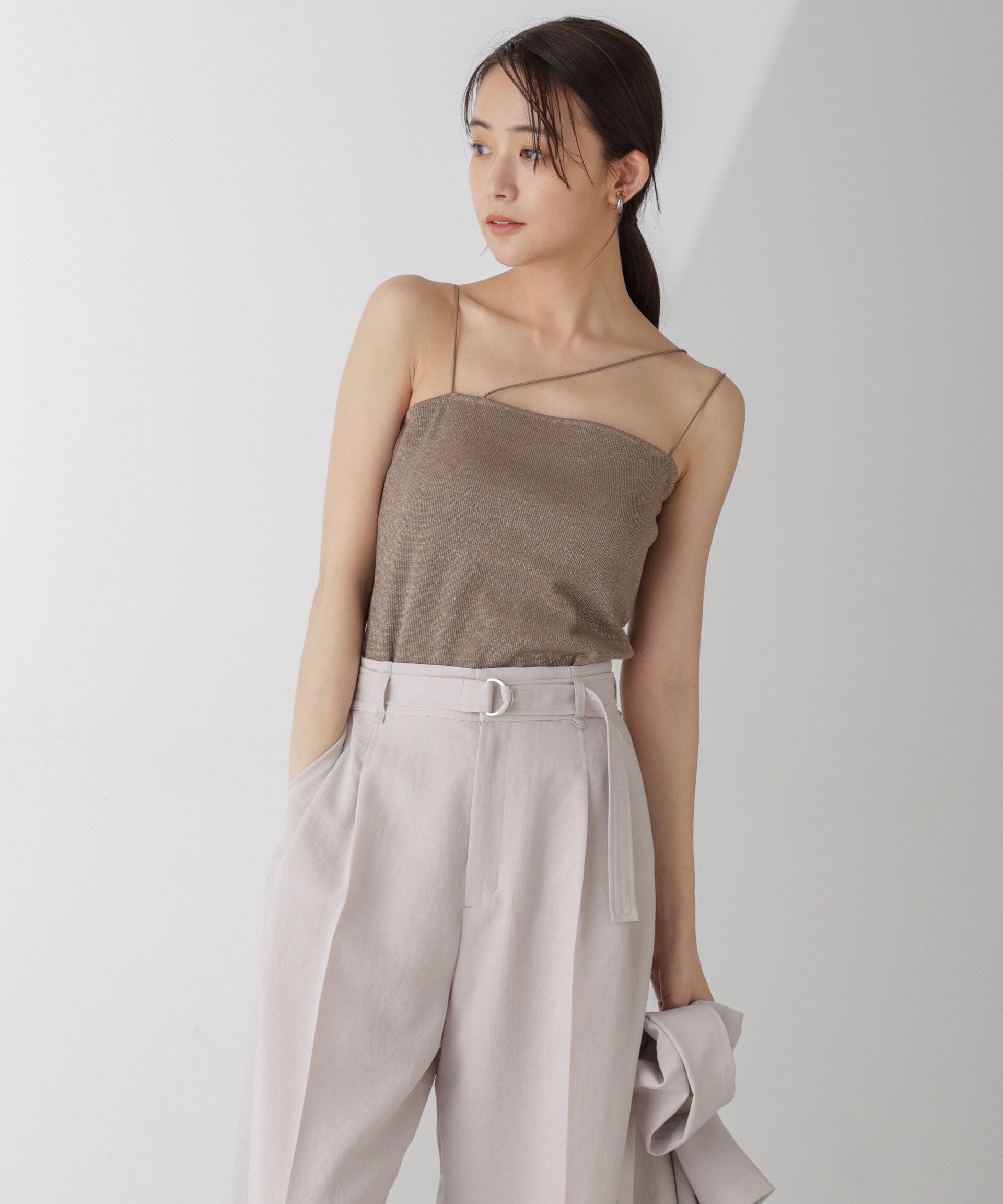 nano･universe「ラメテレコカップ付きアシメストラップキャミソール」|Tシャツ・カットソー|