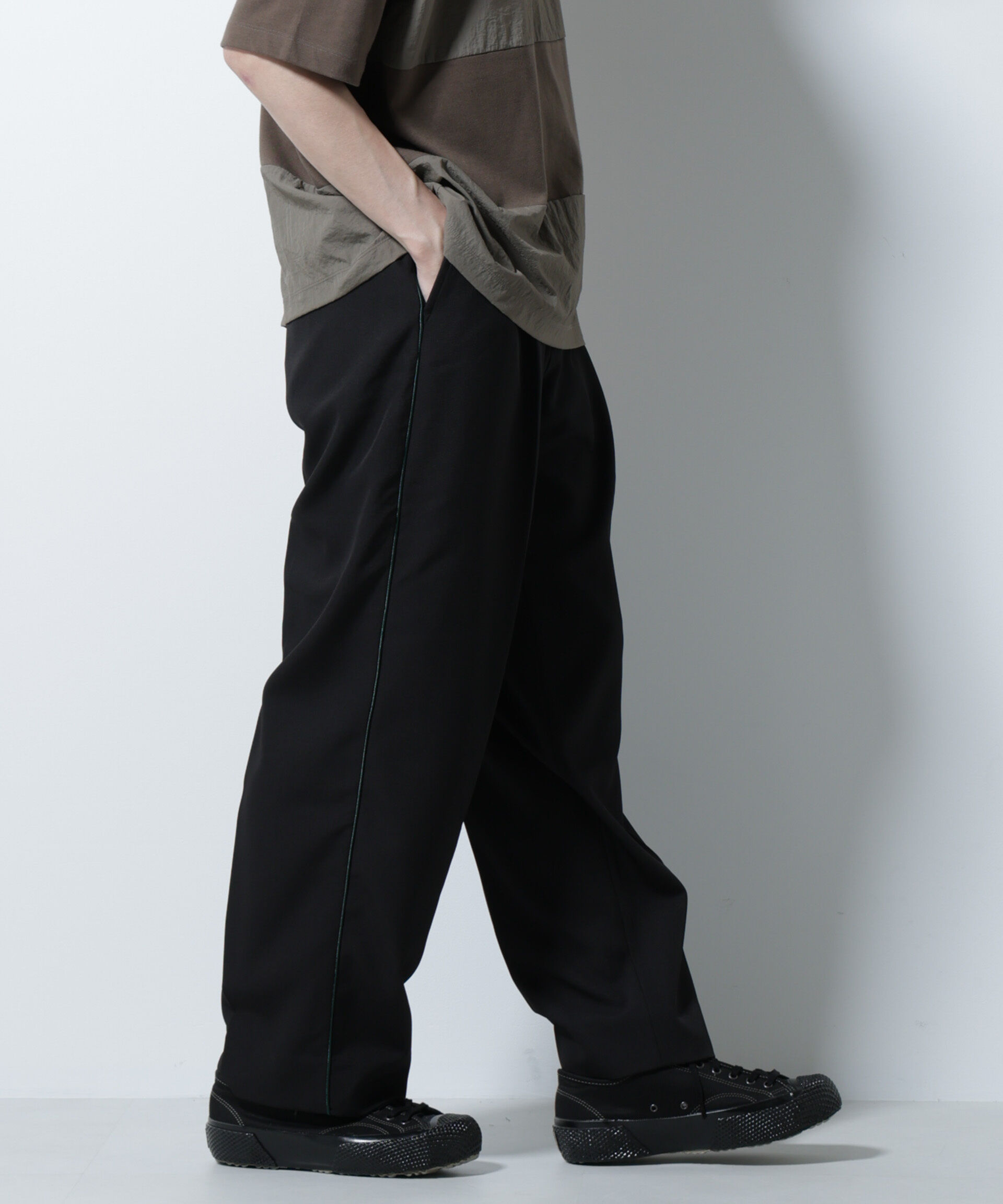 nano･universe「イージー側章スラックス」|チノ|ブラック