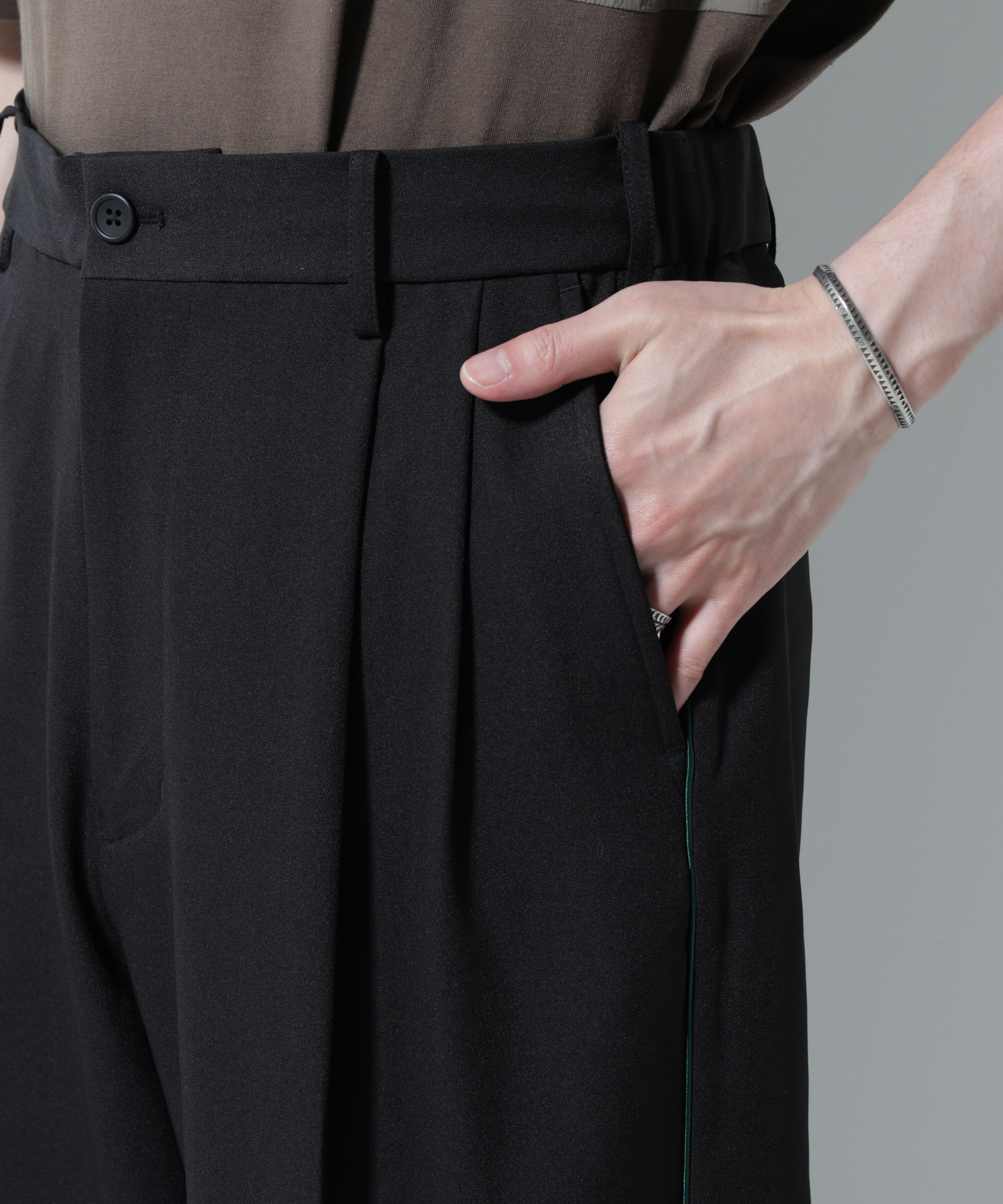 nano･universe「イージー側章スラックス」|チノ|