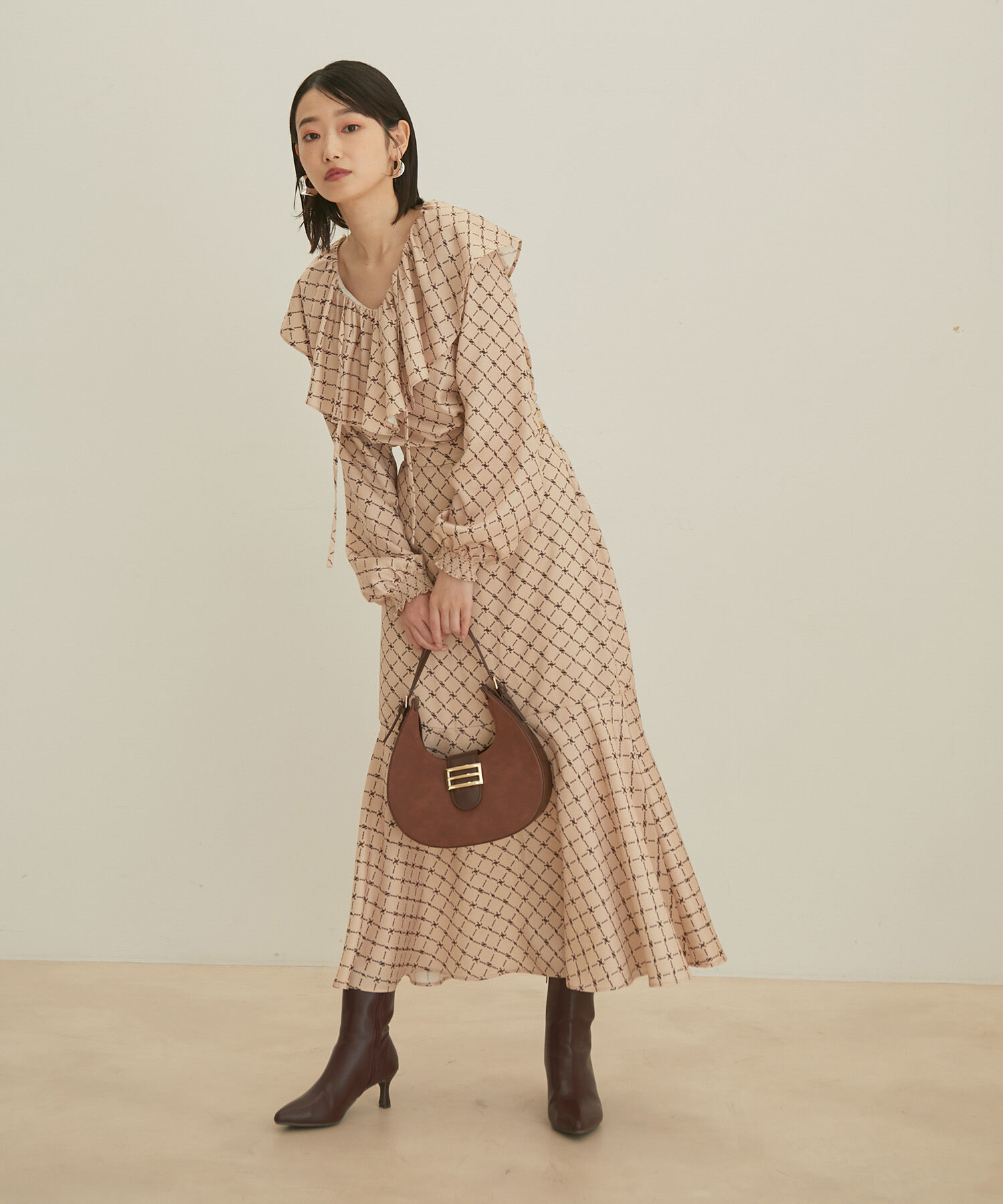 VIS「【セットアップ対応】【洗える】モノグラムフリルシャーリングブラウス」|シャツ・ブラウス|