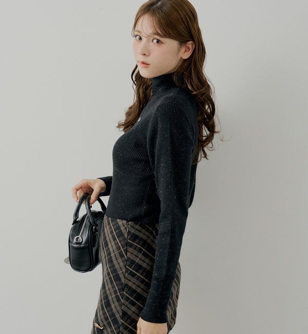  「胸ロゴラメタートルニット」|ニット・セーター|