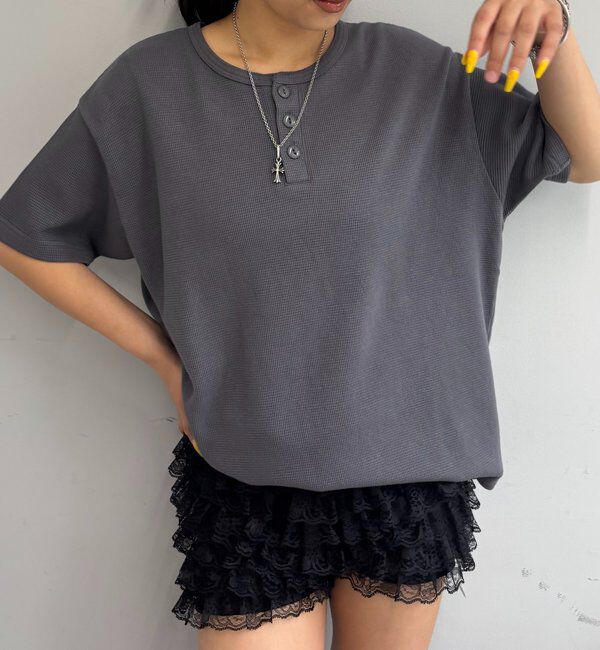  「【Sourcream/サワークリーム】ワッフルヘンリーネックTEE / 2サイズ」|Tシャツ・カットソー|チャコールグレー