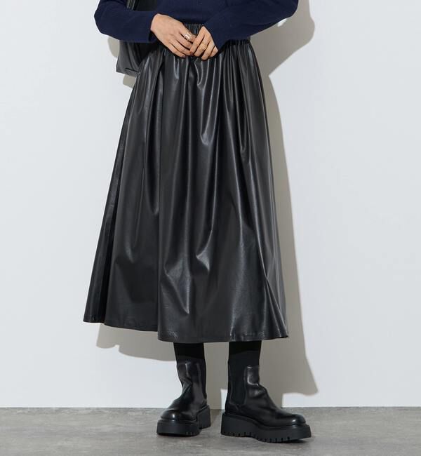 Liesse「レザー調タックフレアスカート」|スカート|ブラック