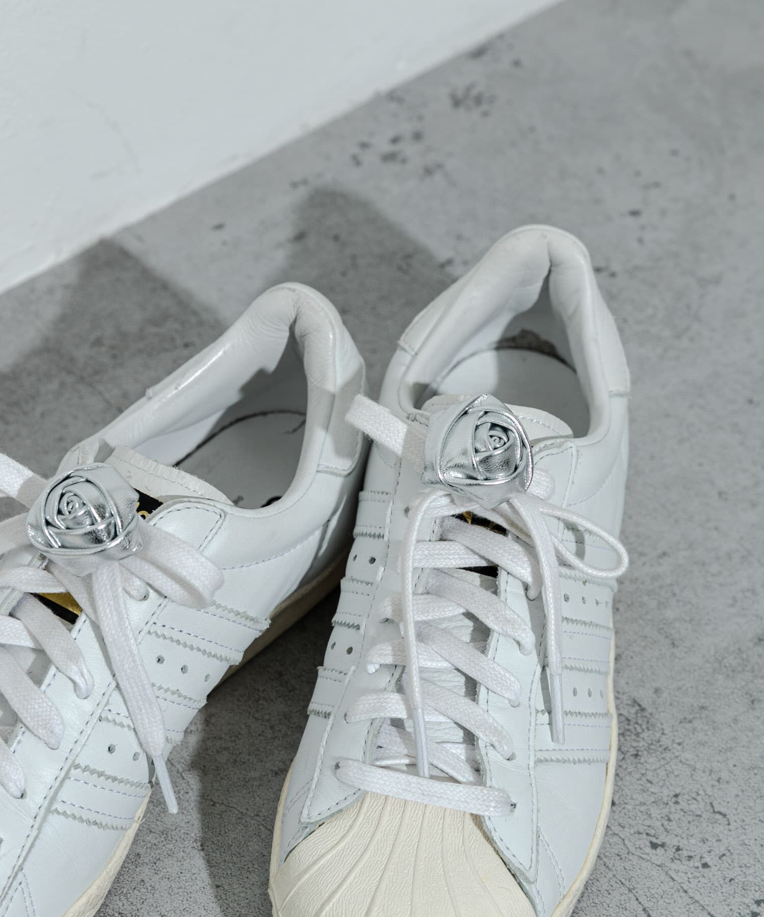 SMELLY「ローズモチーフスニーカーチャーム」|シューケア|