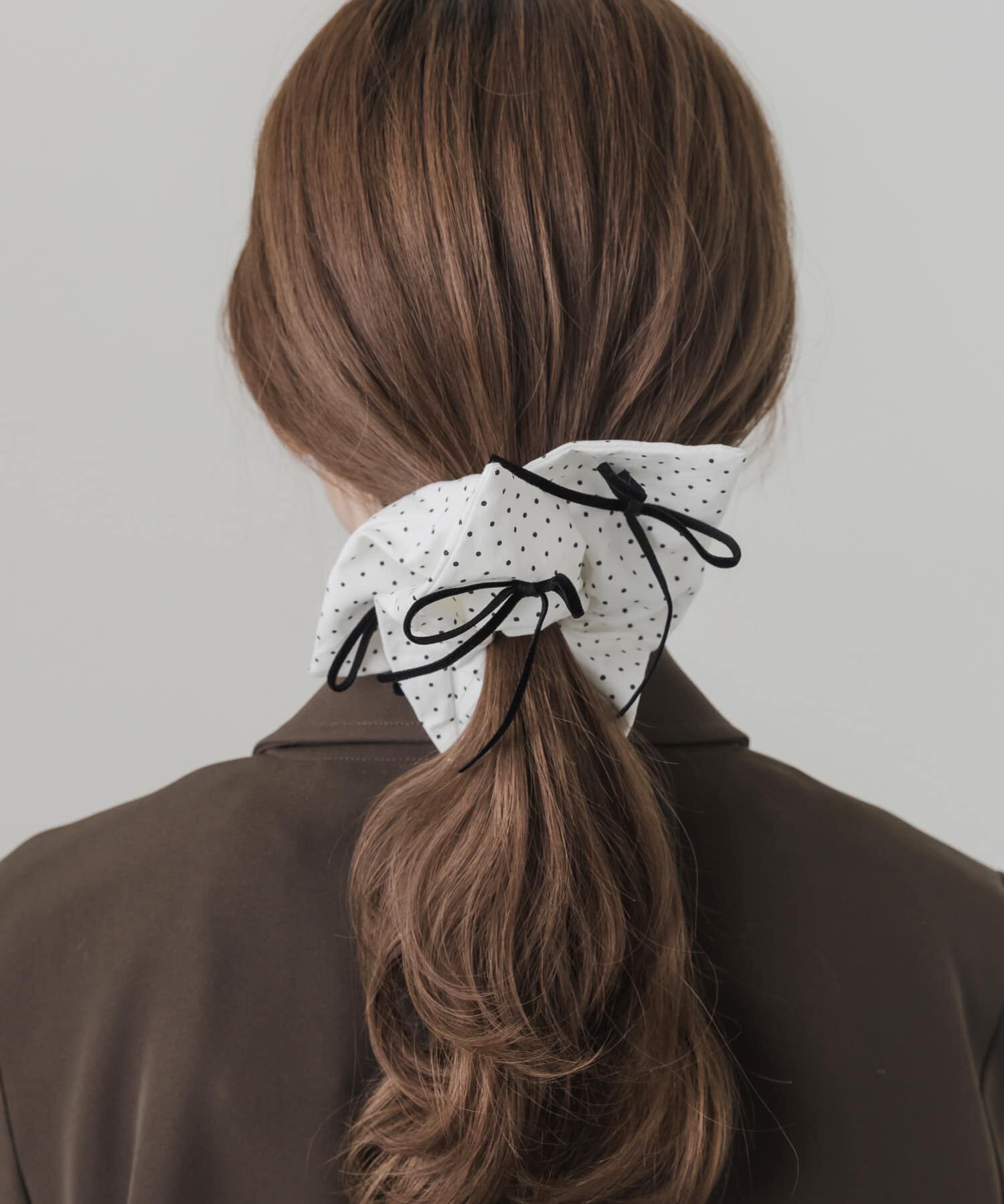 SMELLY「ベロアリボンドットスクエアシュシュ」|ヘアゴム・シュシュ|