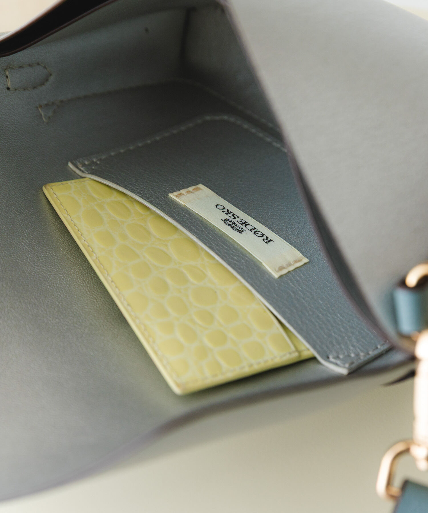 RODE SKO「横型モバイルポシェット」|ショルダー・メッセンジャー|