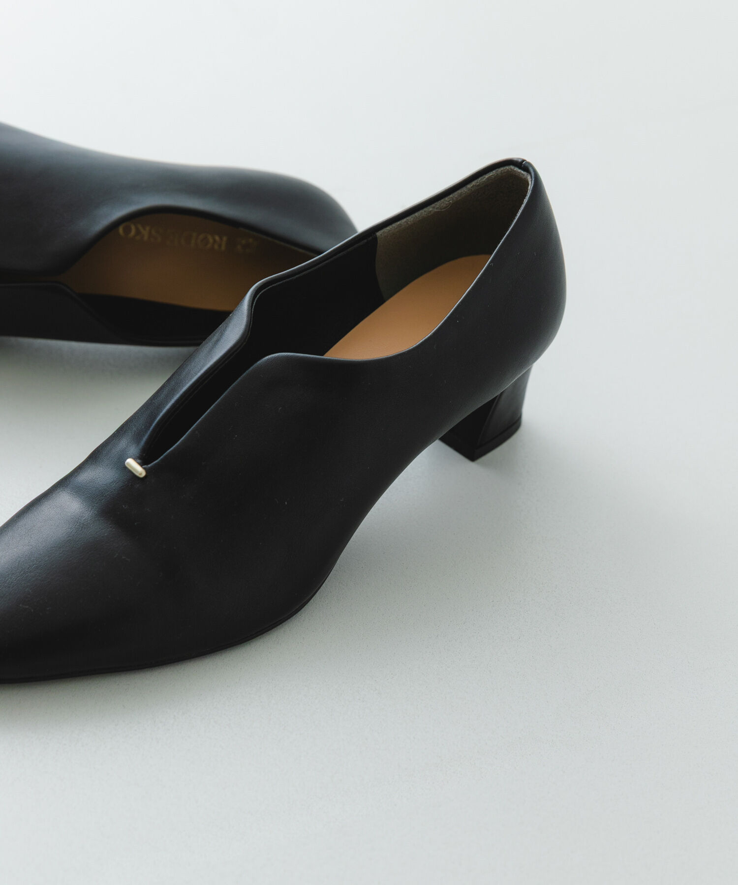 RODE SKO「プチメタルスリットパンプス」|パンプス|